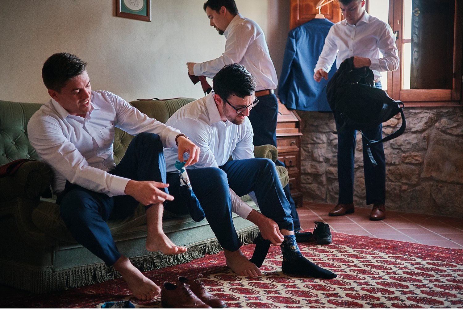  Elegante matrimonio in Toscana nel giardino di una villa Cini ad Arezzo - Immortalate il vostro giorno speciale con questa splendida foto di un matrimonio incantevole in una delle più belle ville toscane. La cerimonia nel giardino sottolinea l'atmos