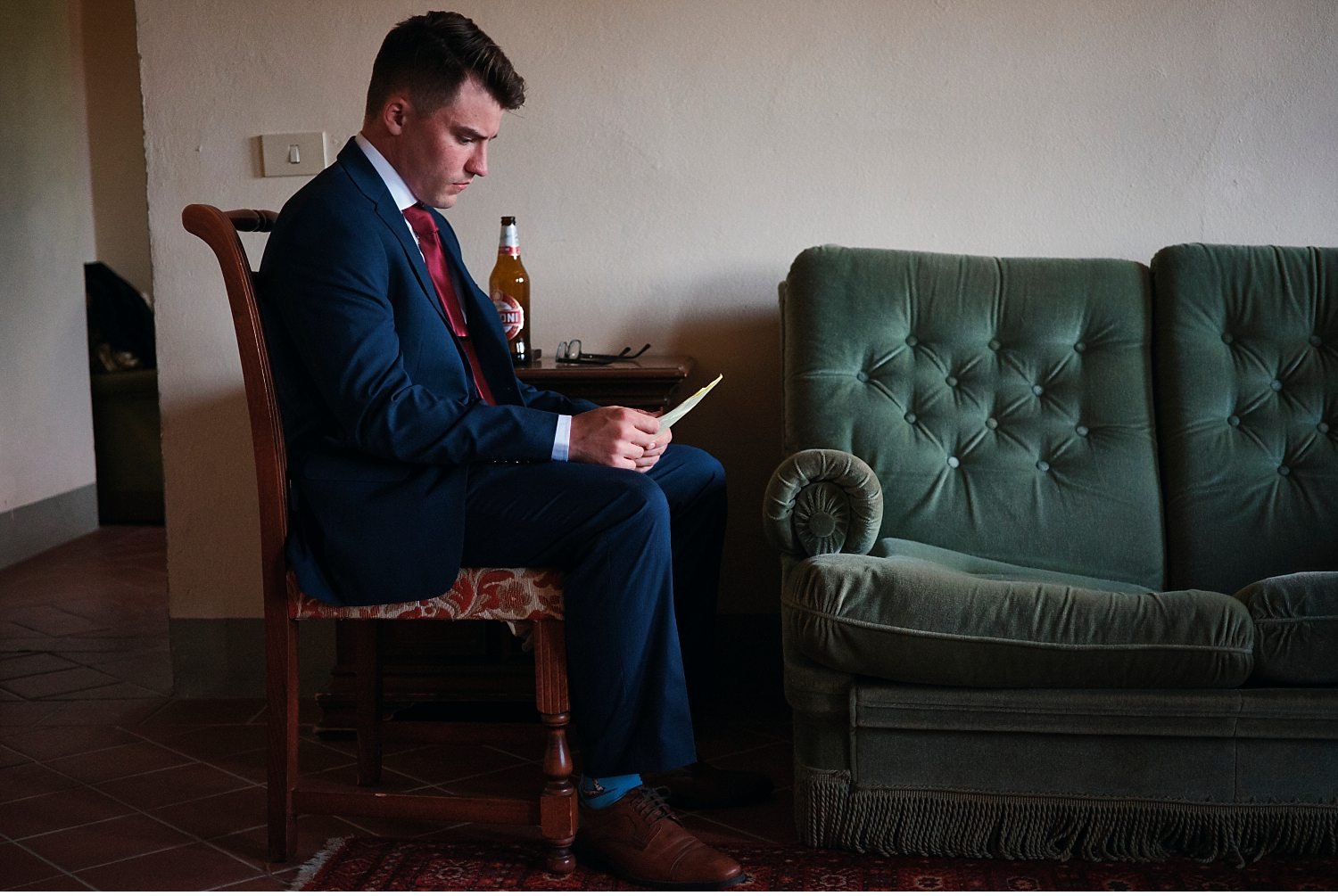  Elegante matrimonio in Toscana nel giardino di una villa Cini ad Arezzo - Immortalate il vostro giorno speciale con questa splendida foto di un matrimonio incantevole in una delle più belle ville toscane. La cerimonia nel giardino sottolinea l'atmos