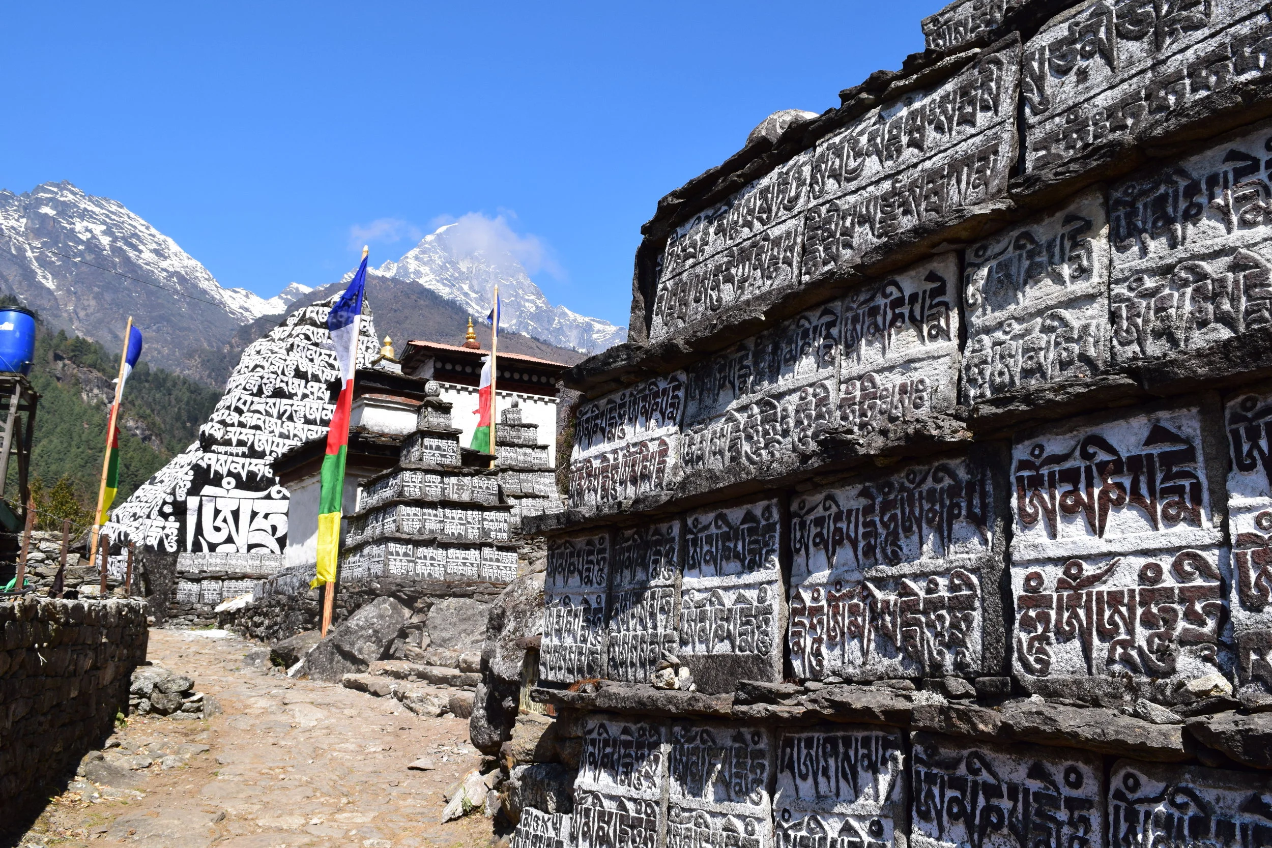On the road from Lukla to Monjo