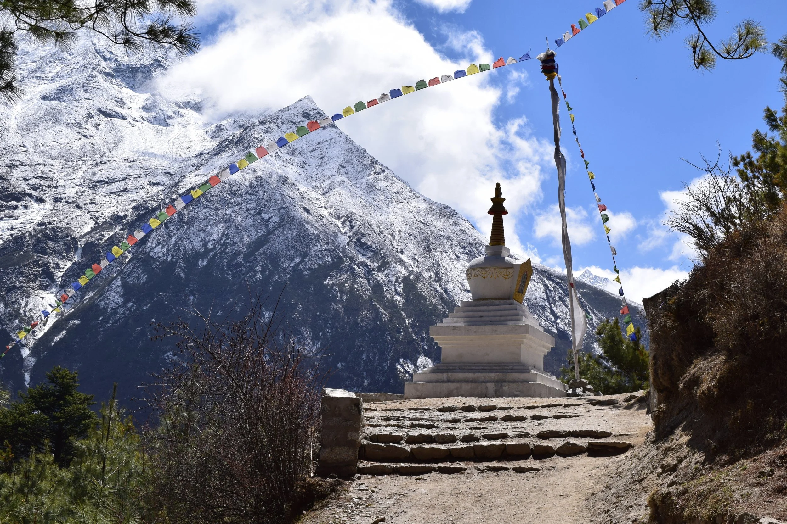Stupa on the way to Namche