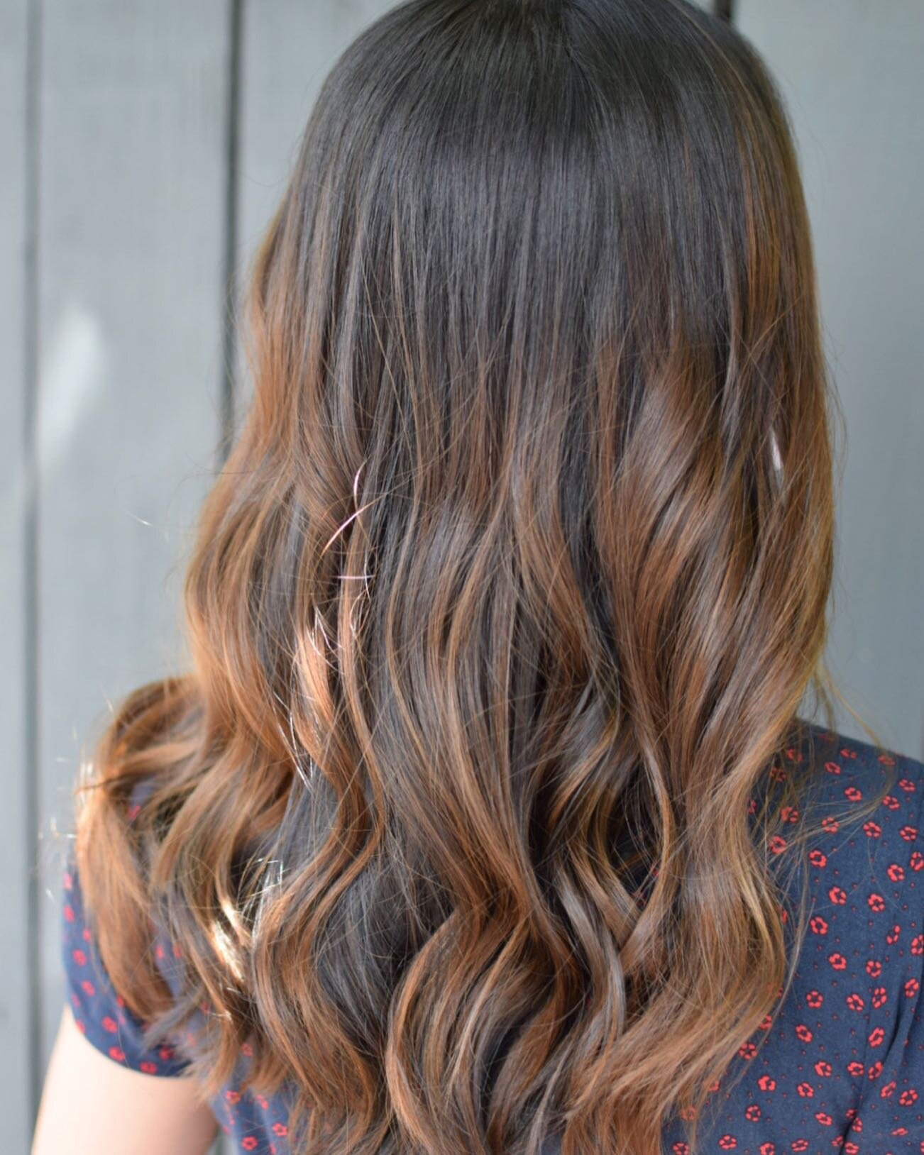 I know we&rsquo;re in Fool&rsquo;s Fall, but are you ready for warm tones, sweaters, and crunchy leaves? 🍁

Balayage for Elena by Rising Stylist Kandis @kandisdoeshair_