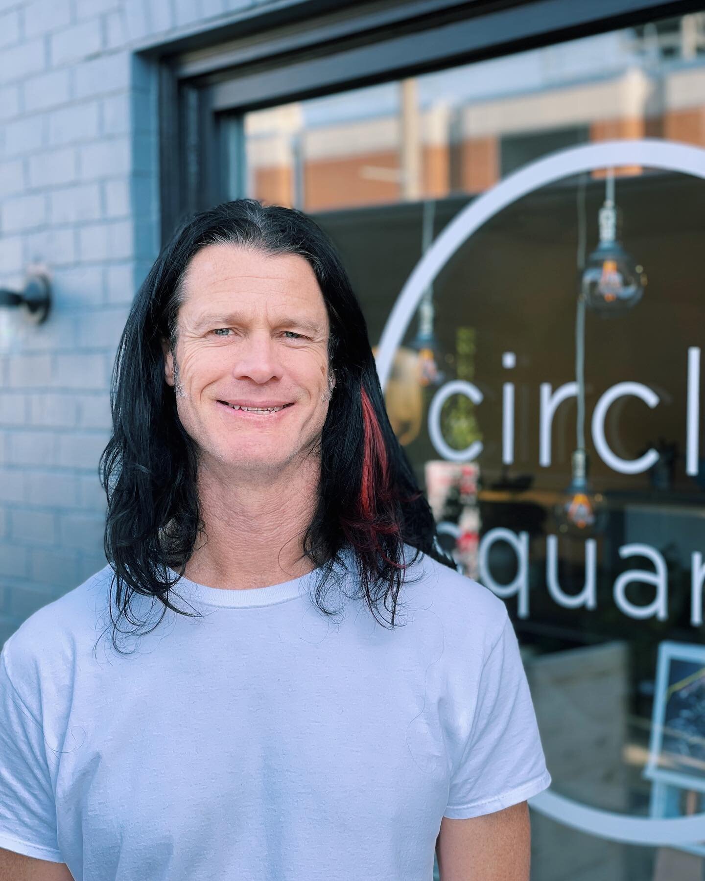 🌟MEET ANDY🌟
We are so excited to welcome Andy as a Stylist at Circle Square! Andy is a recent transplant from San Diego, and his mellow SoCal energy is unmistakable. He specializes in classic, precision hair cutting. In addition to almost 20 years 
