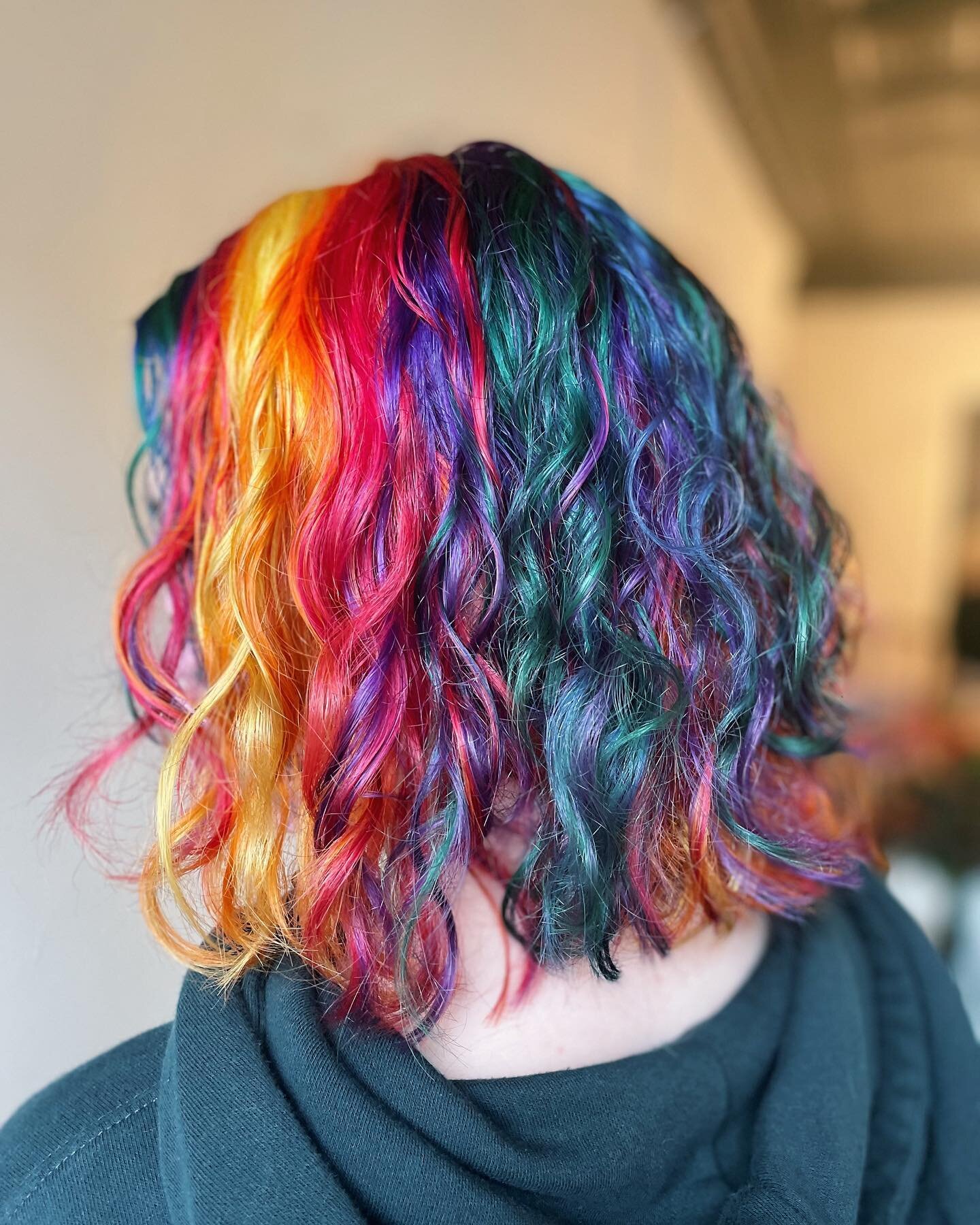 🌈Rainbow and Black Split Dye for Olivia 🌈 Swipe for the full look and the before! 

Fantasy Color by Master Stylist Olivia @olivedoinhair