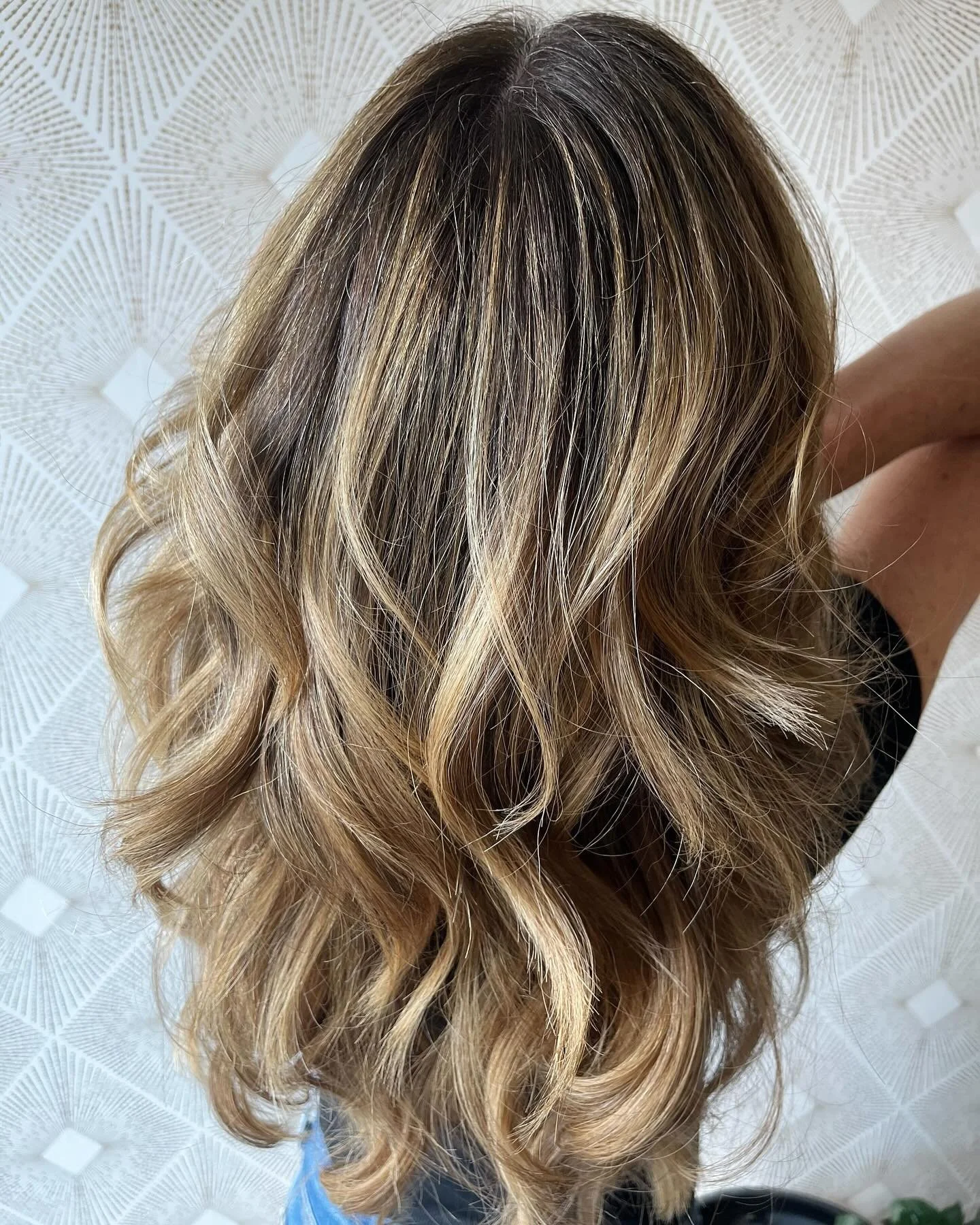 Sun-kissed strands and effortless dimension - just in time for summer! ☀️ 

Balayage by Senior Stylist @thomasnormanhair 

#balayagespecialist #rvahair #rvahairstylist #balayagebeauty #goldwellcolor #iamgoldwell #livedincolor #sunkissedhair #dimensio