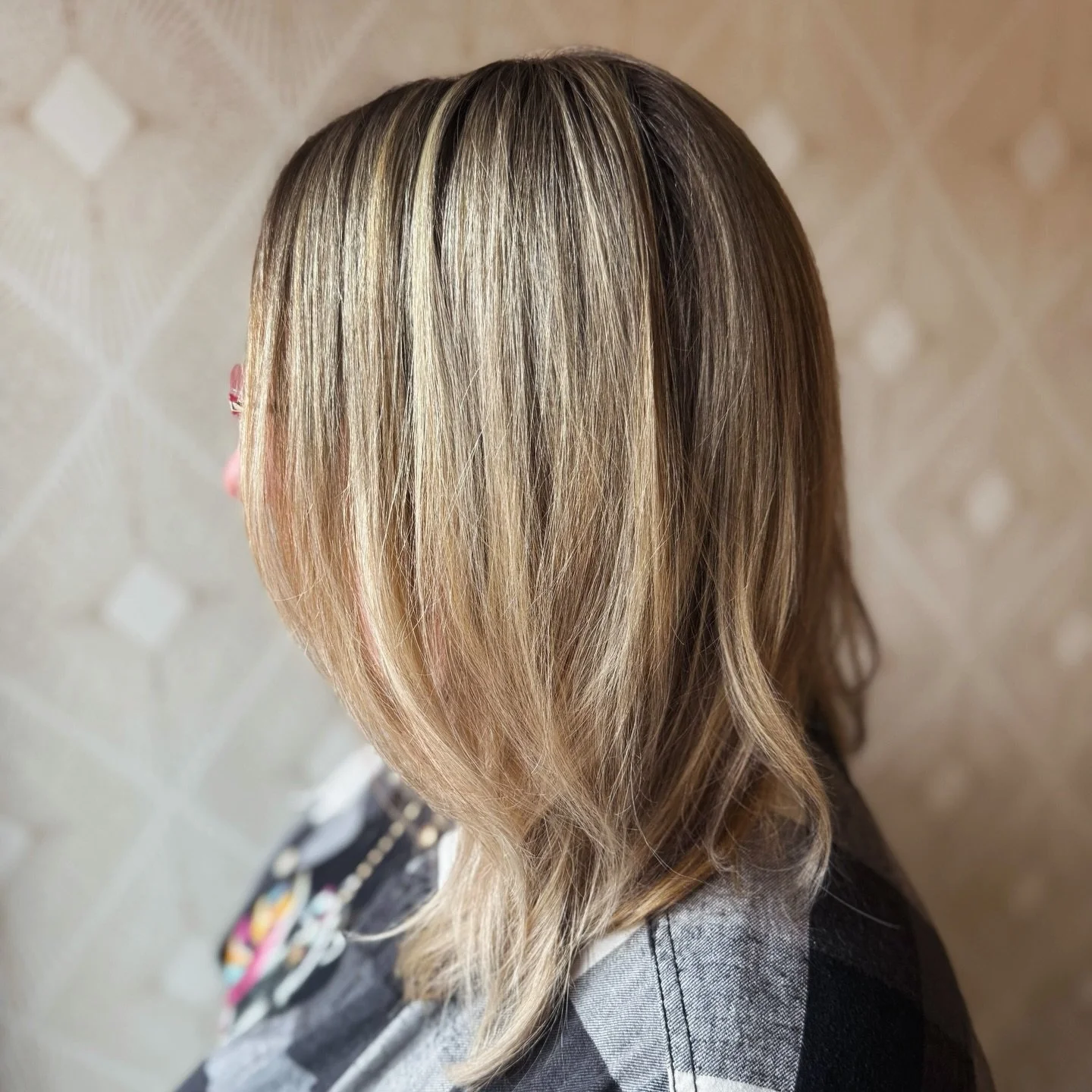 A gorgeous air touch balayage by Olivia to brighten up this rainy day 🌞🌞🌞

#circlesquaresalon #balayage #airtouchbalayage #rvasalon #rvastylist