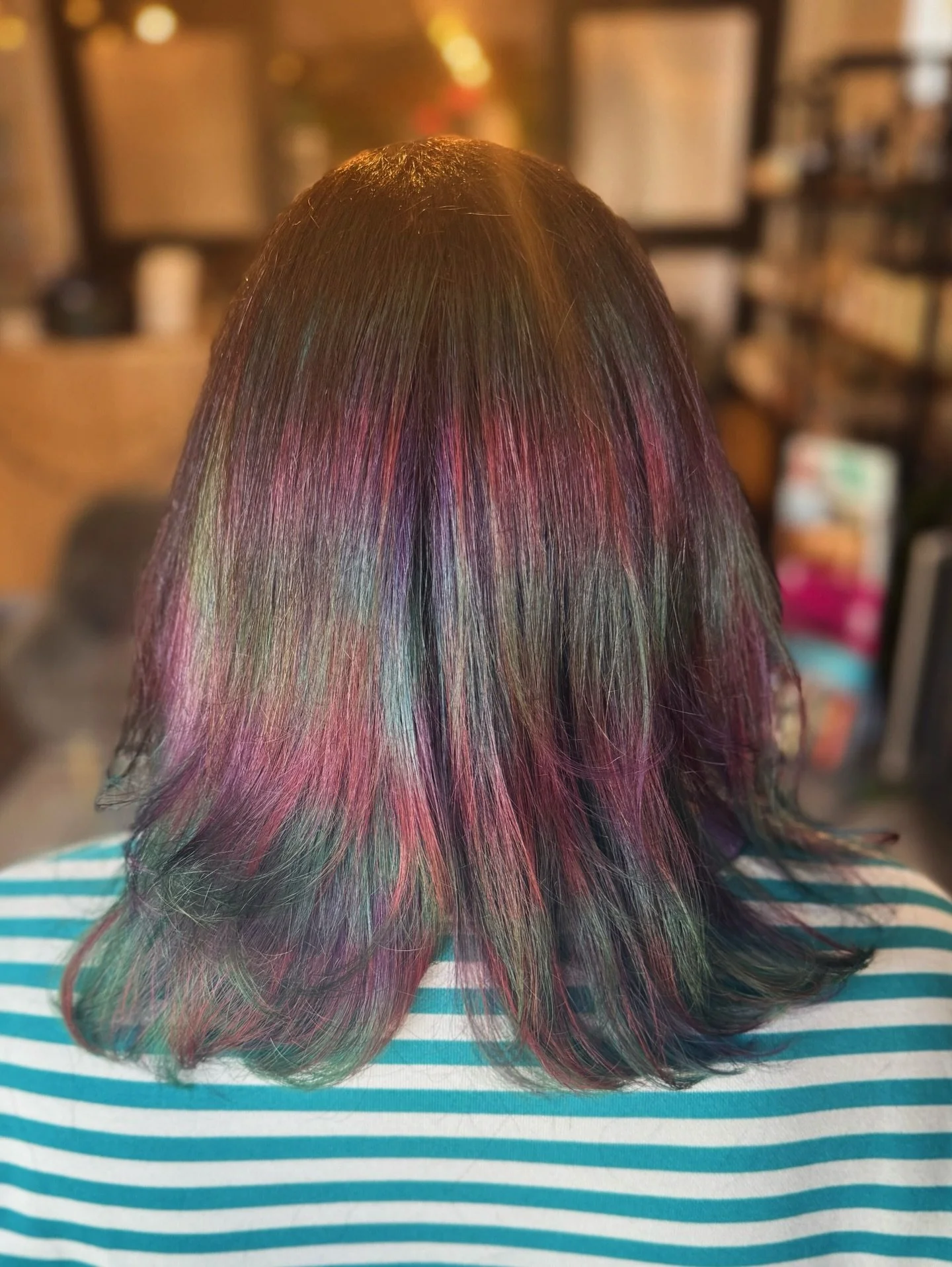 A recent oil slick prism hair for Tanja 🌈 💧 ✨ 
Another stunning fantasy color by Olivia 💫 

Book your holiday hair today and be the magic for your friends and family!

#circlesquaresalon #magichair #prismhair #rva #rvasalon