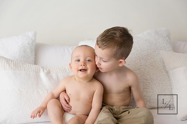 Siblings are always welcome during newborn and baby sessions - as a Mother I know how important those sibling pictures are!⠀
⠀
.⠀
.⠀
.⠀
⠀
#seattlebaby #seattlebabyphotography #seattlebabyphotographer #pixel_kids #momtogs #camera_mama #seattlephotogra