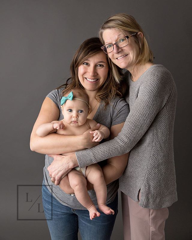 Love this 3 generation portrait - this is Grandma's first grand baby so it was that much more special!⠀
⠀
.⠀
.⠀
.⠀
⠀
#seattlebaby #seattlebabyphotography #seattlebabyphotographer #pixel_kids #momtogs #camera_mama #seattlephotographer #lightinspired #