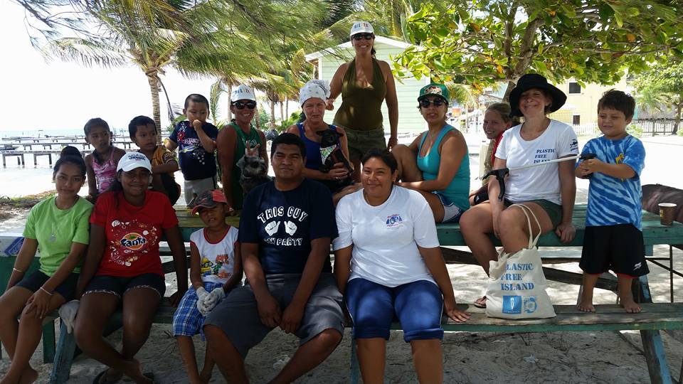 Volunteers on Caye Caulker during the Plastic Free Belize Summer project in 2015. With support from Oceana Belize.