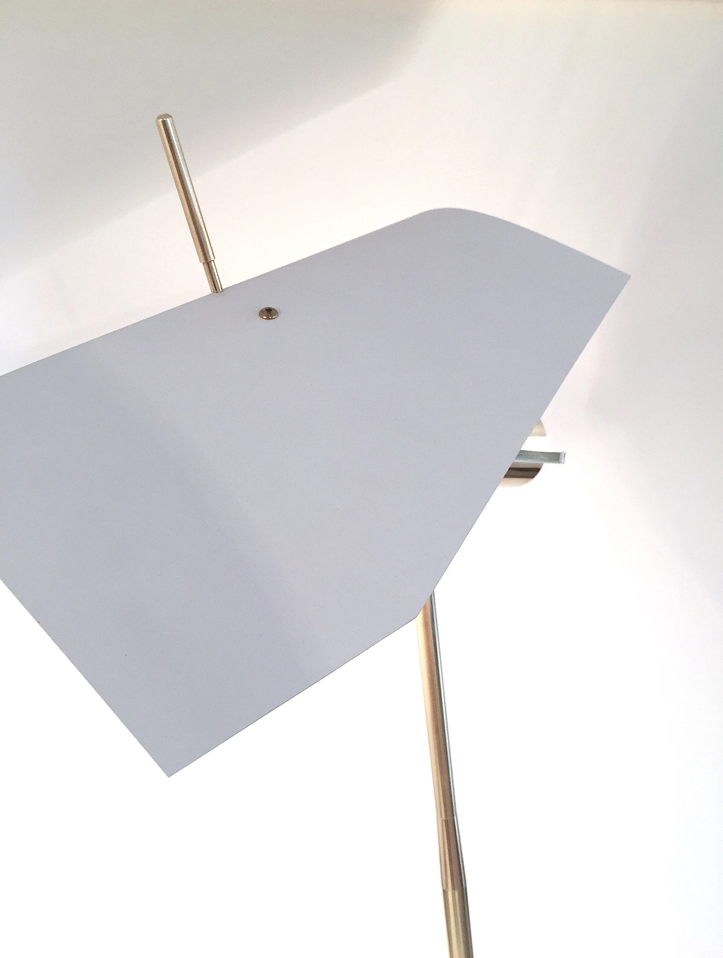 WHITE CLOSE UP 3:4 FRONT.jpg