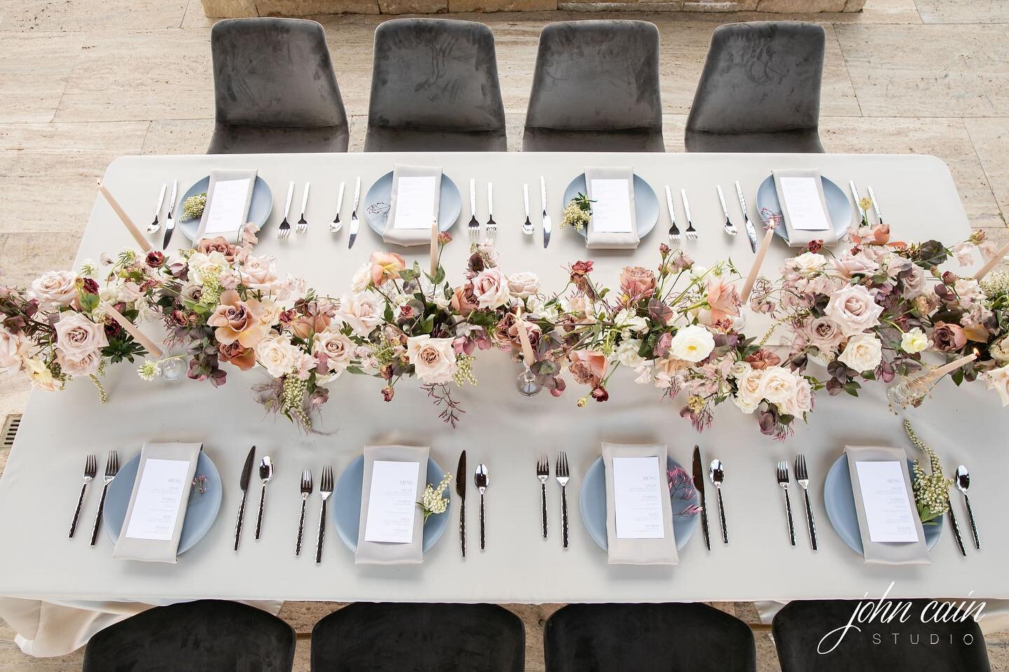 A beautiful intimate wedding dinner for eight. A favorite color palette for me 💛
Photo: @johncainphotography 
Rentals: @lawsonrentals 
Planning/design: @lyonsevents 
Paper: @lyonspaperie