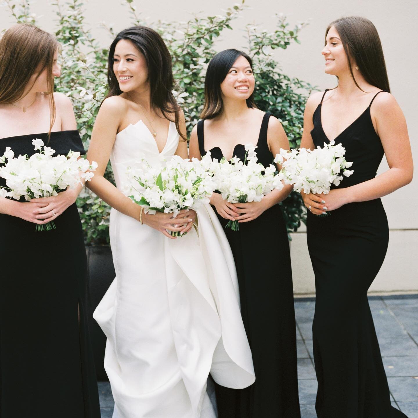 A sea of sweet pea! 
Photo: @justindouglasphotography 
Planning: @lindseyzamora 
Floral: @rootandbloom 
Venue: @theadolphushotel