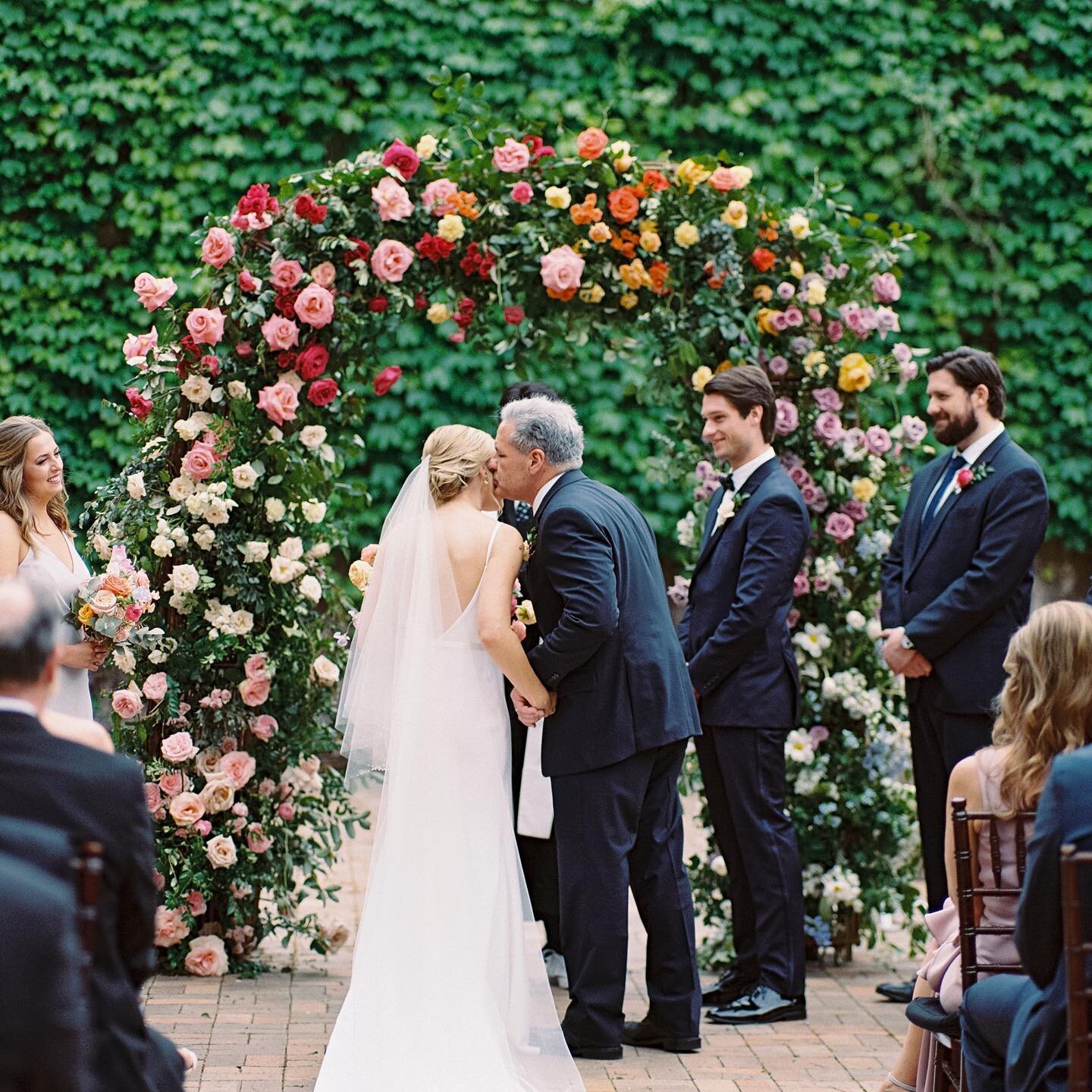 Just over here freaking out about this amazing gallery that just hit my inbox! You&rsquo;ll be seeing a lot of this one, friends! 💖
Photo: @beccaleapierson 
Planning: @lindseyzamora @pop_parties 
Venue: @dallasmuseumart