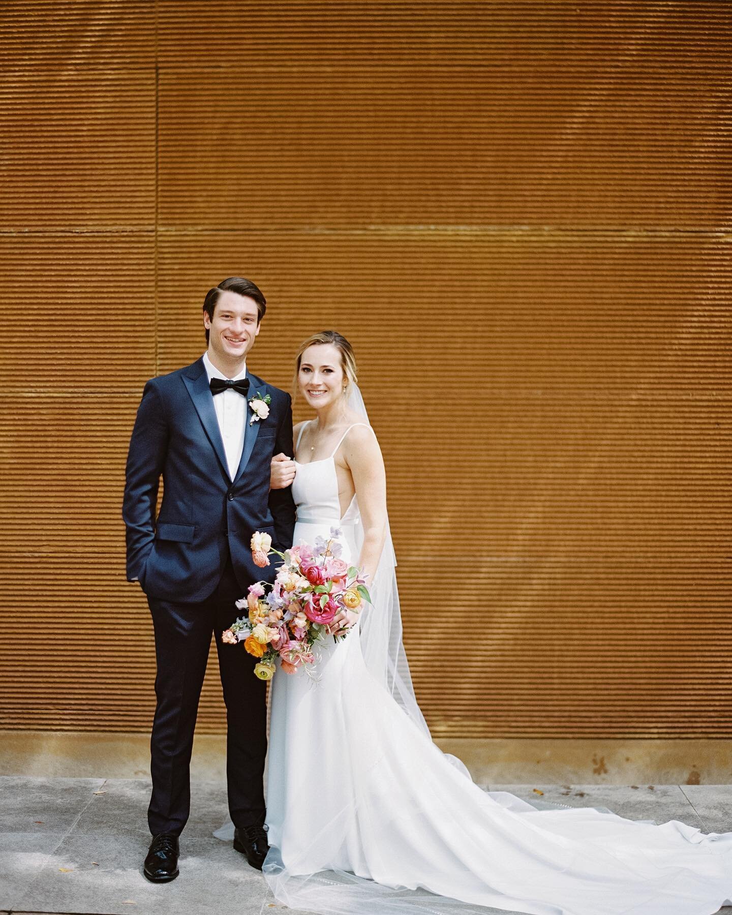 Babes. 
Photo: @beccaleapierson 
HAMU: @jonesbeautyco 
Planning: @lindseyzamora @pop_parties 
Venue: @dallasmuseumart