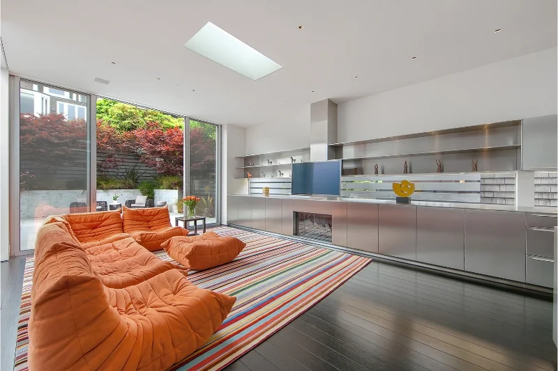 2555 Union Street Living Room.jpg