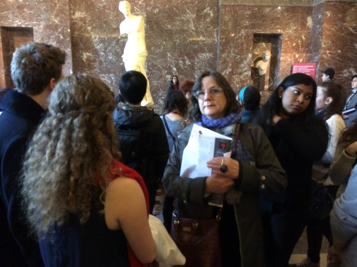 Ellen lecturing at the Louvre 2