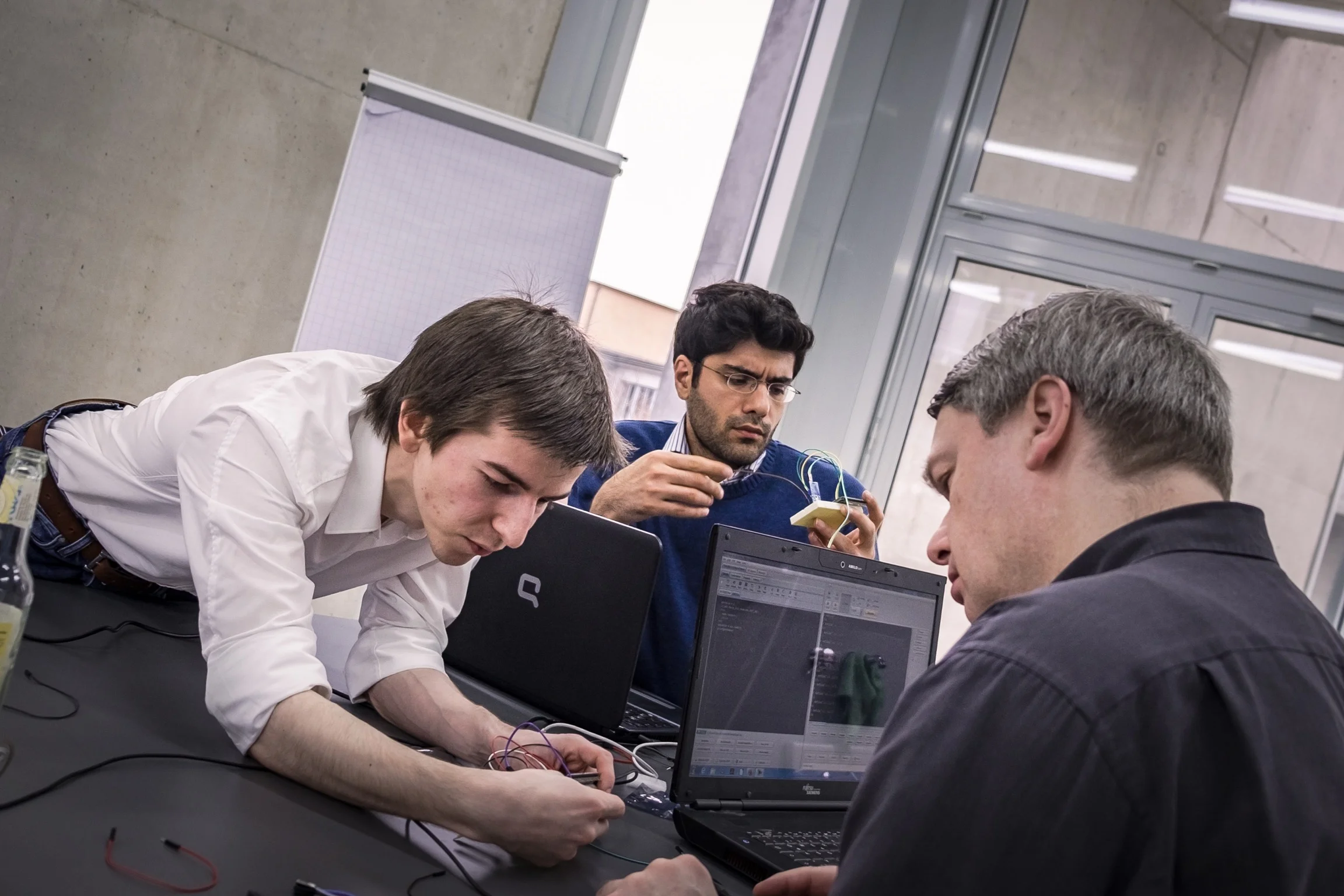 Mago erklärt beim Community-Workshop IOT Feuchtigkeitssensoren und wie sie programmiert werden