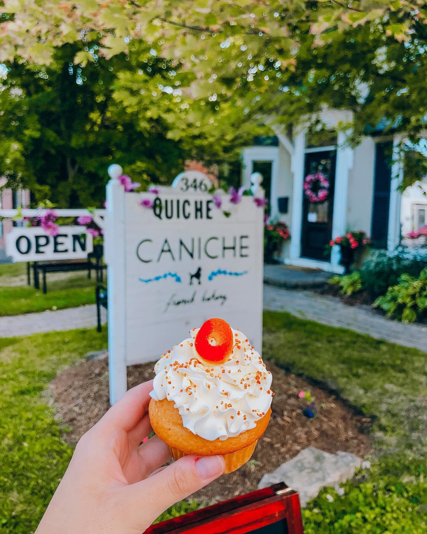 We&rsquo;re open until 2!

And we have peach and vanilla cupcakes 🍑🧁

@ancaster_village