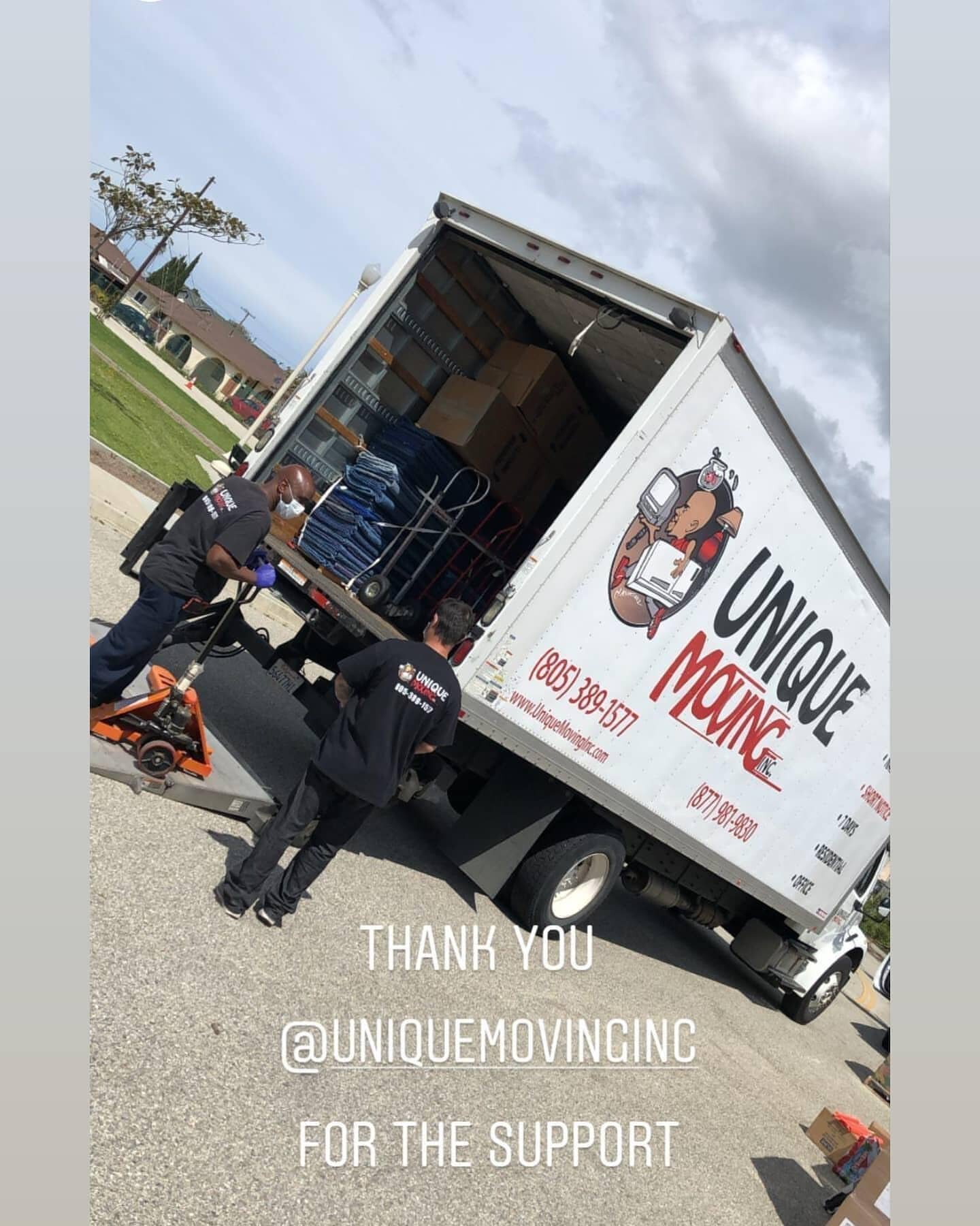 Helping in the community with the #foodshare program in #oxnard.

#UniqueMovingCares