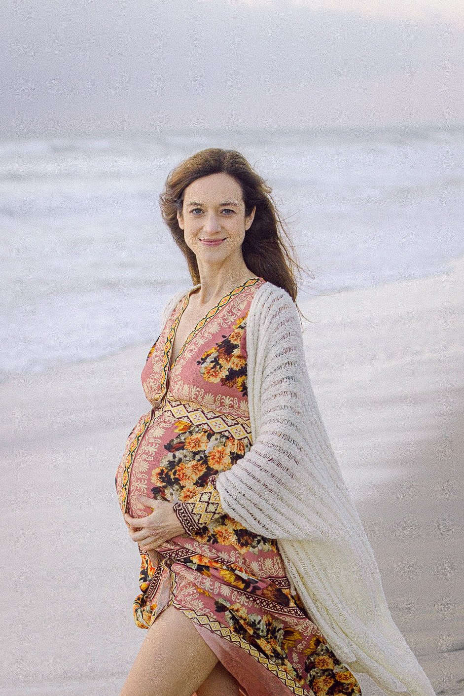 pregnant-mom-on-beach.jpg