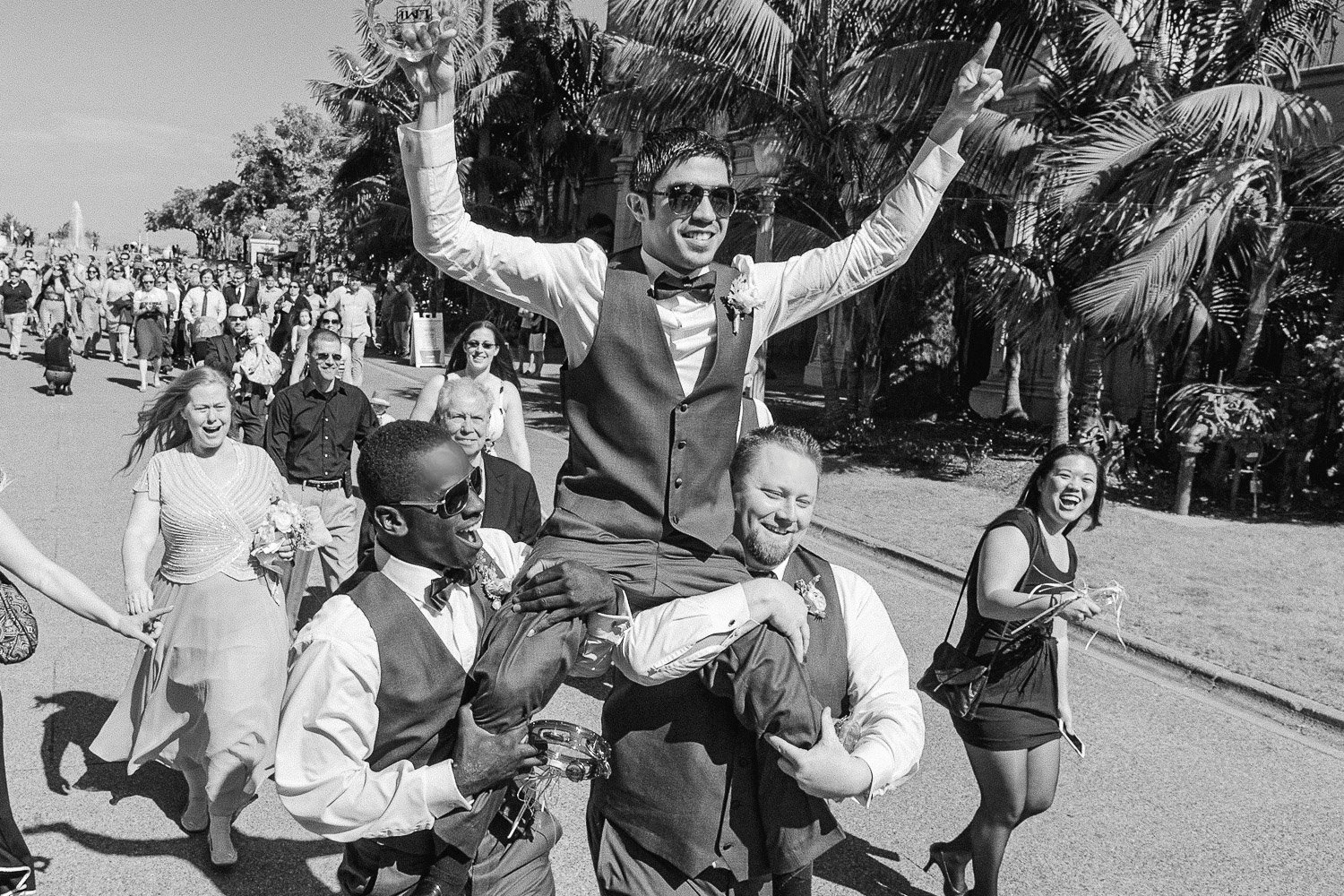 groomsmen-having-fun.jpg