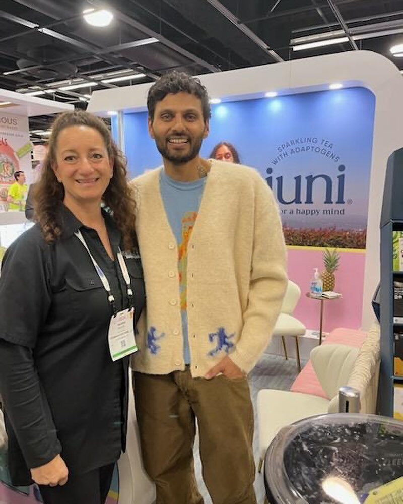 🌟 Expo West Surprises! 🌟

What a day at Expo West! Not only did we discover amazing products, but we also had the incredible chance to run into @JayShetty with his new brand Juni, and the inspiring @GabbyReece at the Laird Superfood booth. 🌿☕ Funn