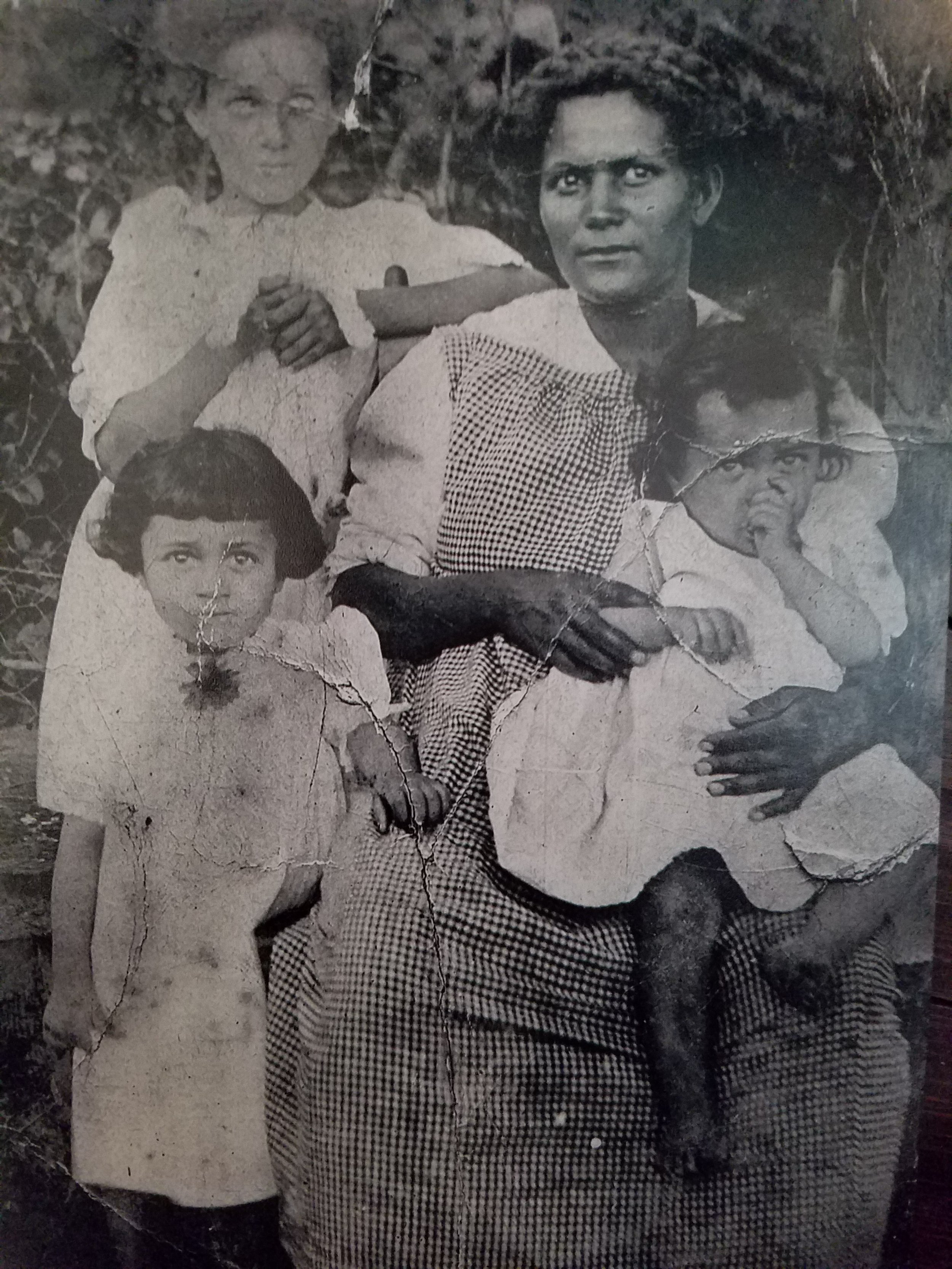 Zeda Hackley with Nannie, Virginia, and Rebecca Hackley