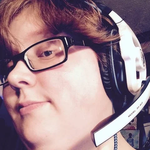 Aki Glancy Bio Picture.jpg