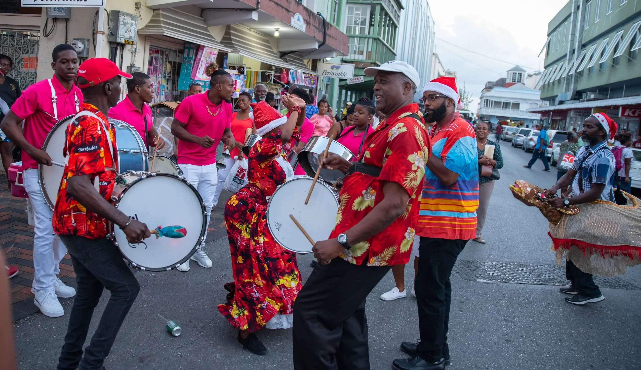 Poonka and Ruk-a-Tuk International accompanied by folklore characters, as well as the Phoenix Pan Round the Neck group, all brought life to the whole Christmas shopping experience.