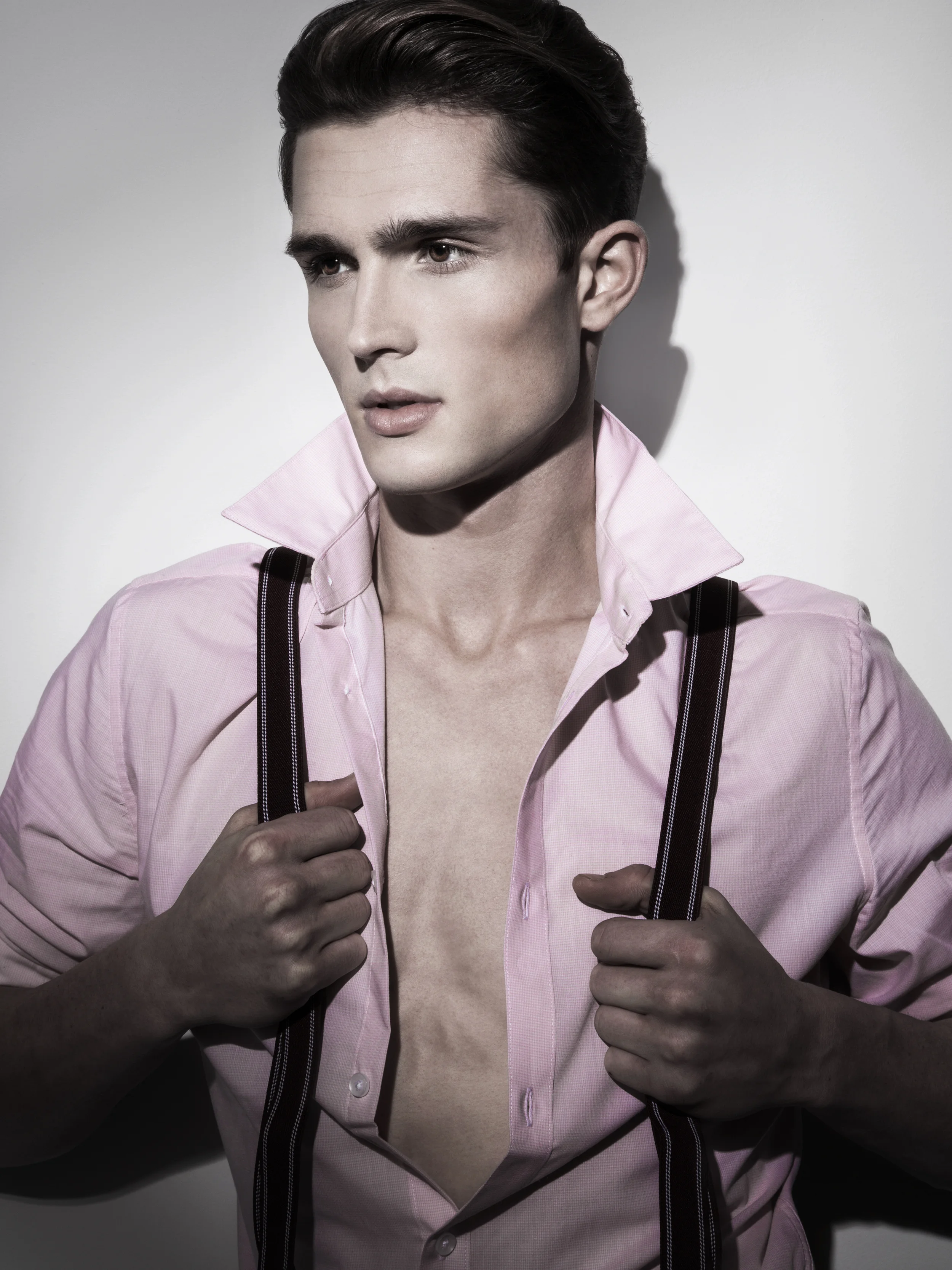 LOGAN.TRENTatRED.OpenPinkShirt_peterdbrownphoto.jpg