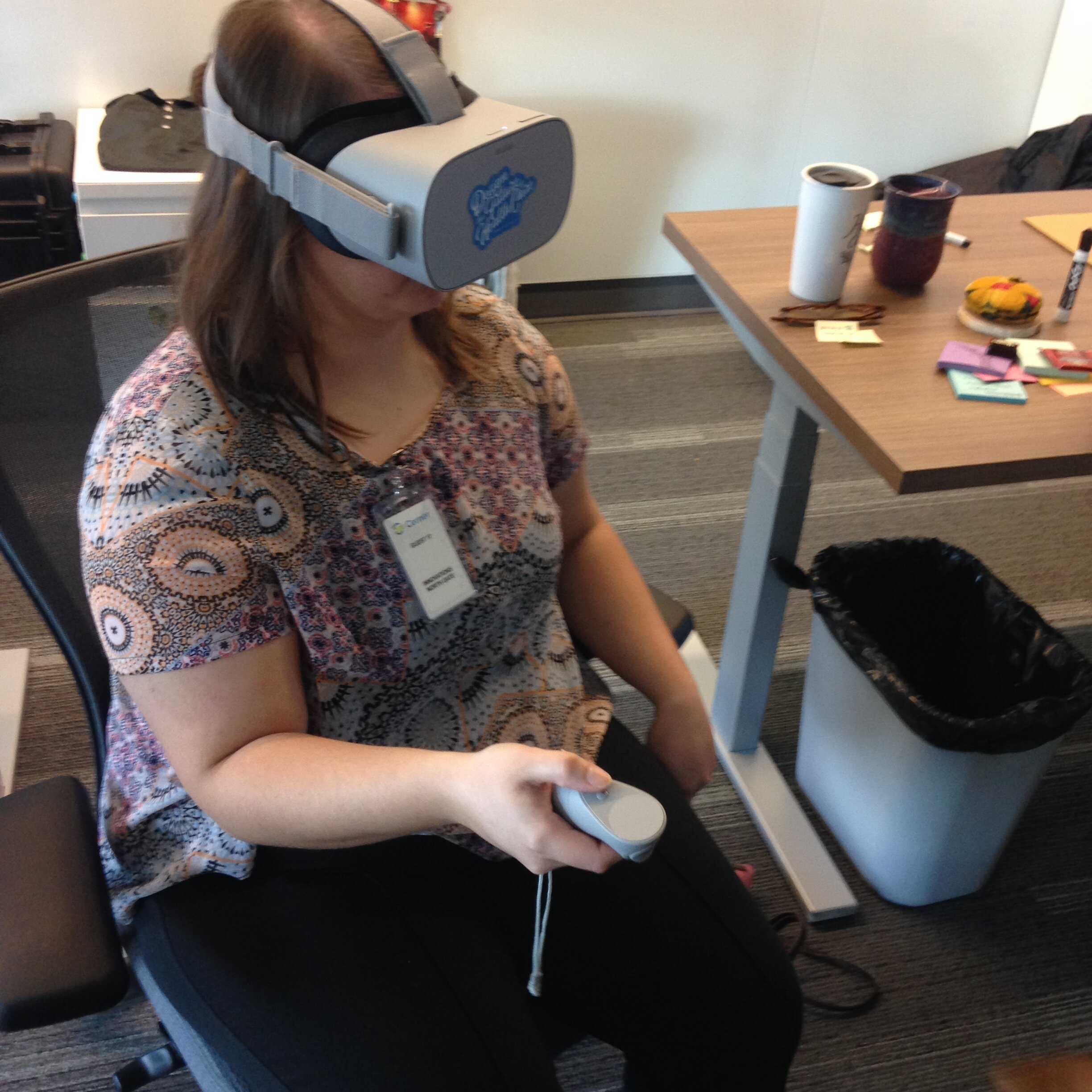 junior katie wynn tests out a virtual reality relaxation experience during a tour at the cerner kickoff event, fall 2019.