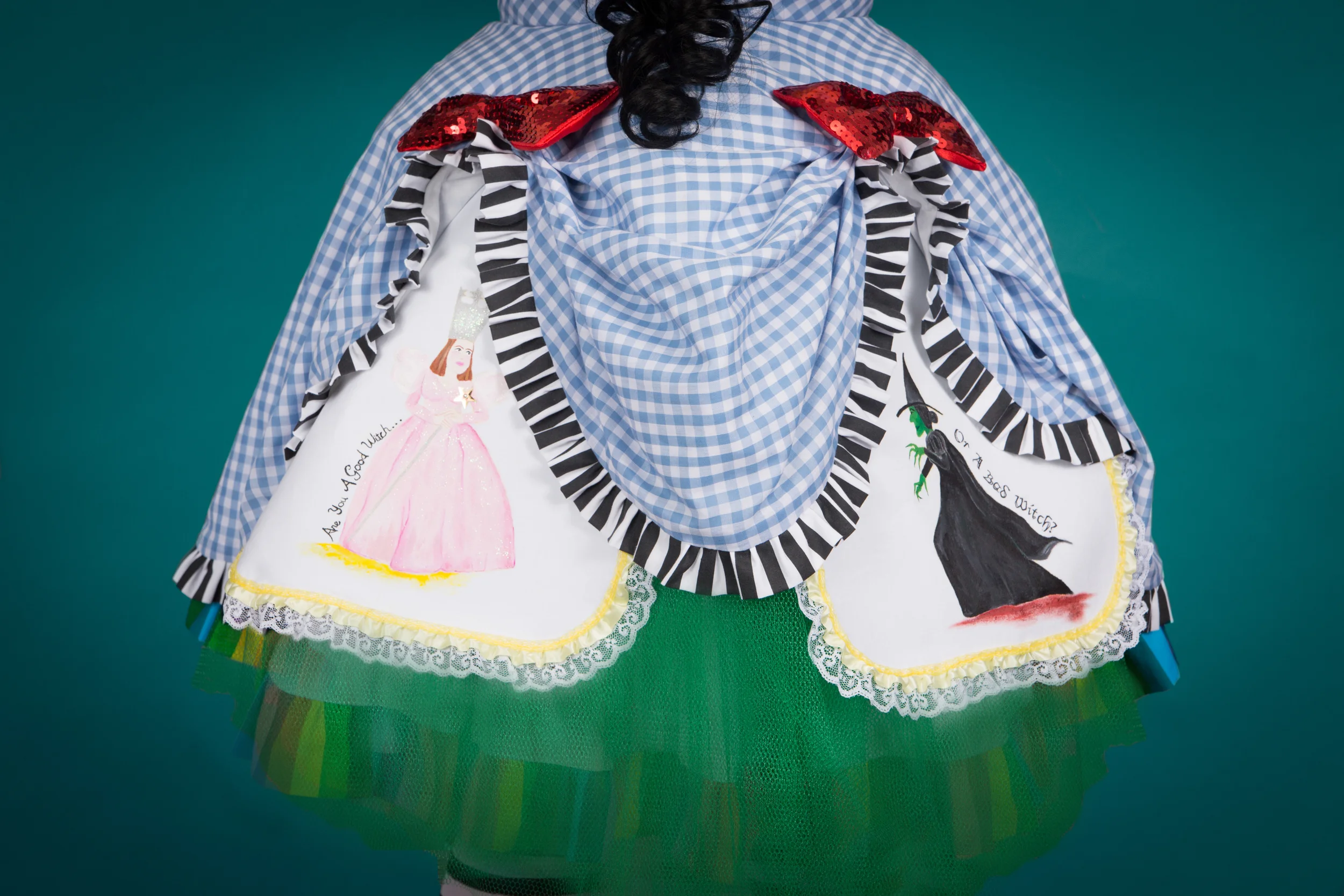  The back of Ebony Amber's Oz dress was hand painted by Ebony. &nbsp; 