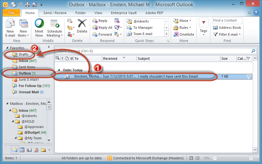 ¿Cómo pospones el envío de correos electrónicos en Outlook?