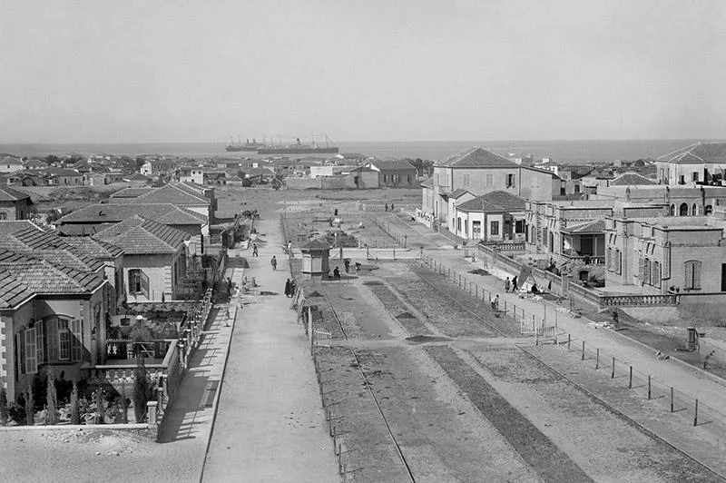 האוניות הן הקשר לעולם. שדרות רוטשילד, 1911