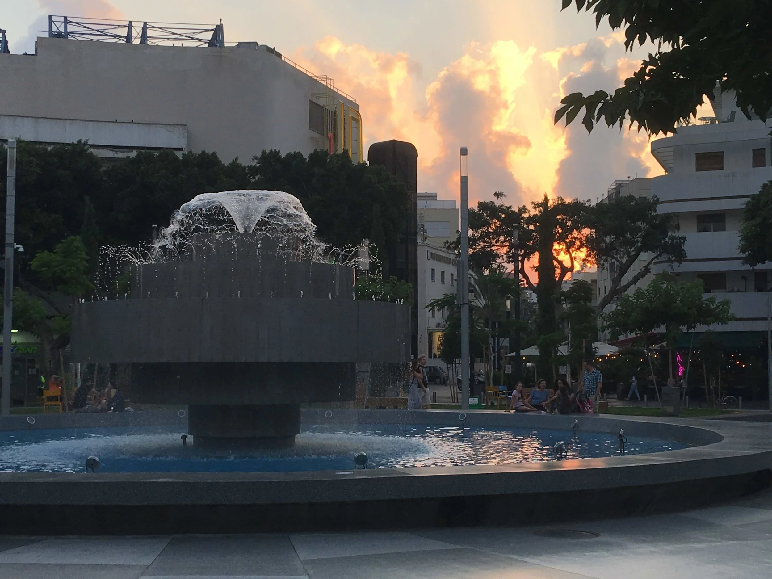 🎧 הפסל הוא עירום