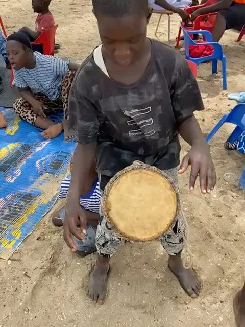 𝗖𝗼𝗺𝗺𝘂𝗻𝗶𝘁𝘆 𝗧𝗿𝗶𝗽 𝗧𝗼 𝗧𝗵𝗲 𝗕𝗲𝗮𝗰𝗵!

Our Gambian partners had so much fun this month taking the playscheme to the beach! The team recognised that disabled children rarely got a change of environment, mostly staying a home, school or t