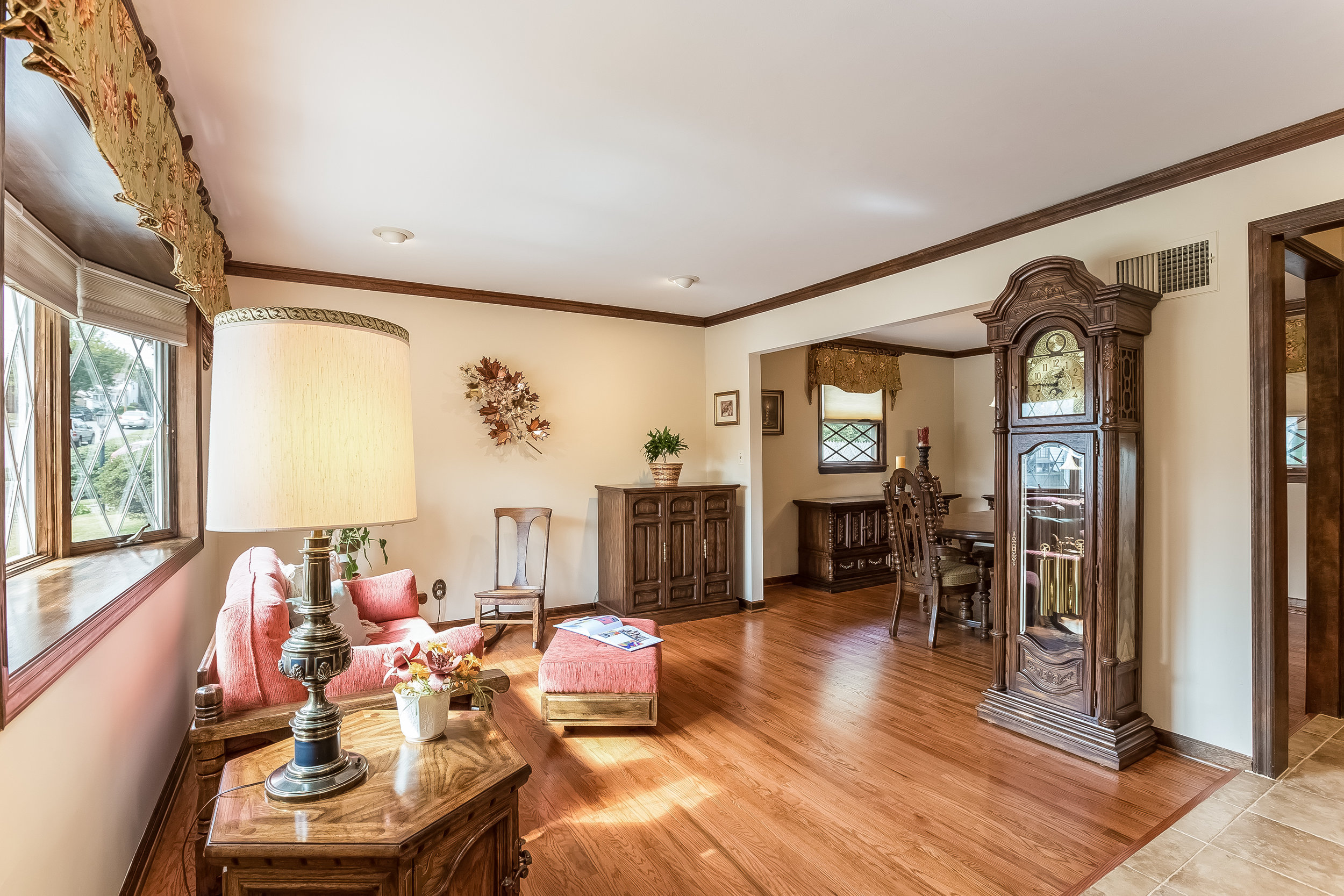 007-Living_Room-4932660-large.jpg