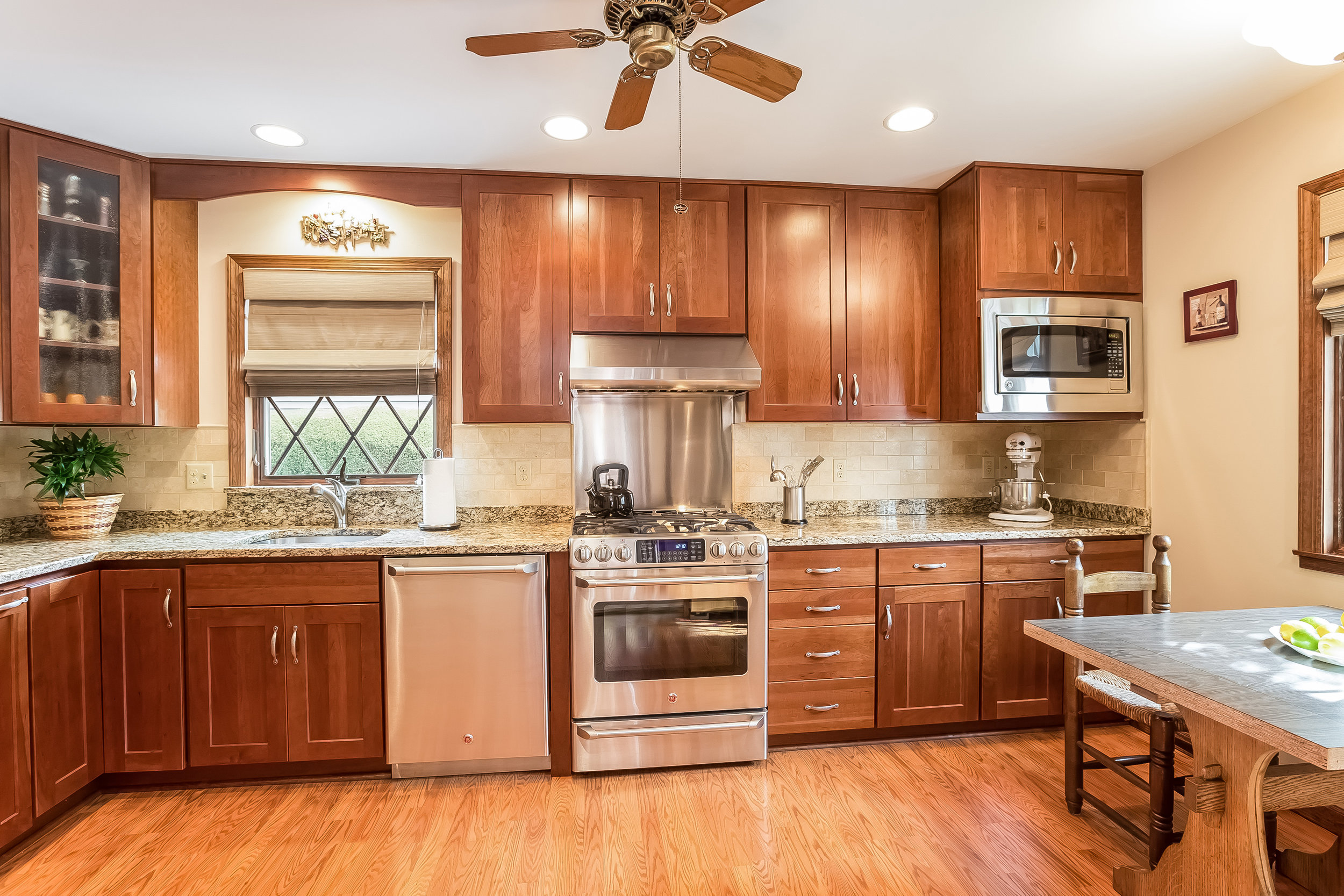 022-Kitchen-4932677-large.jpg