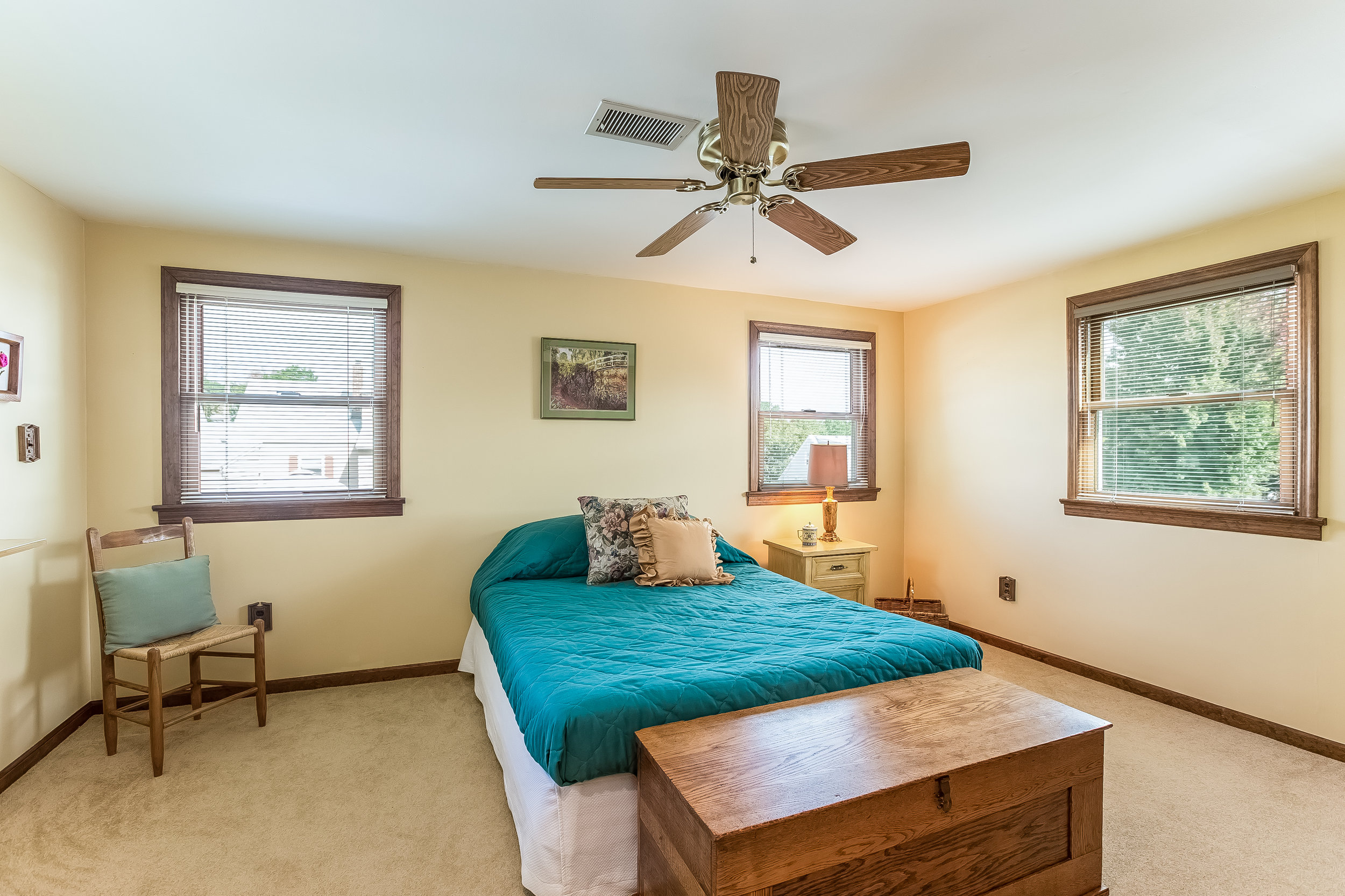 052-Bedroom-4932691-large.jpg