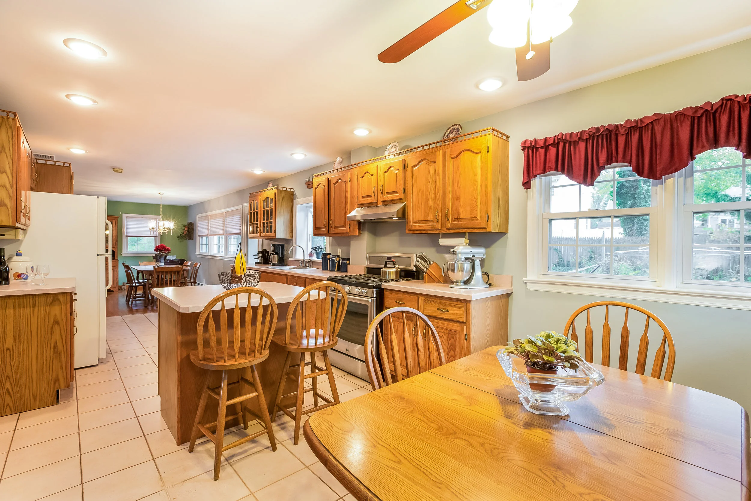 014-Breakfast_Nook-5002151-large.jpg