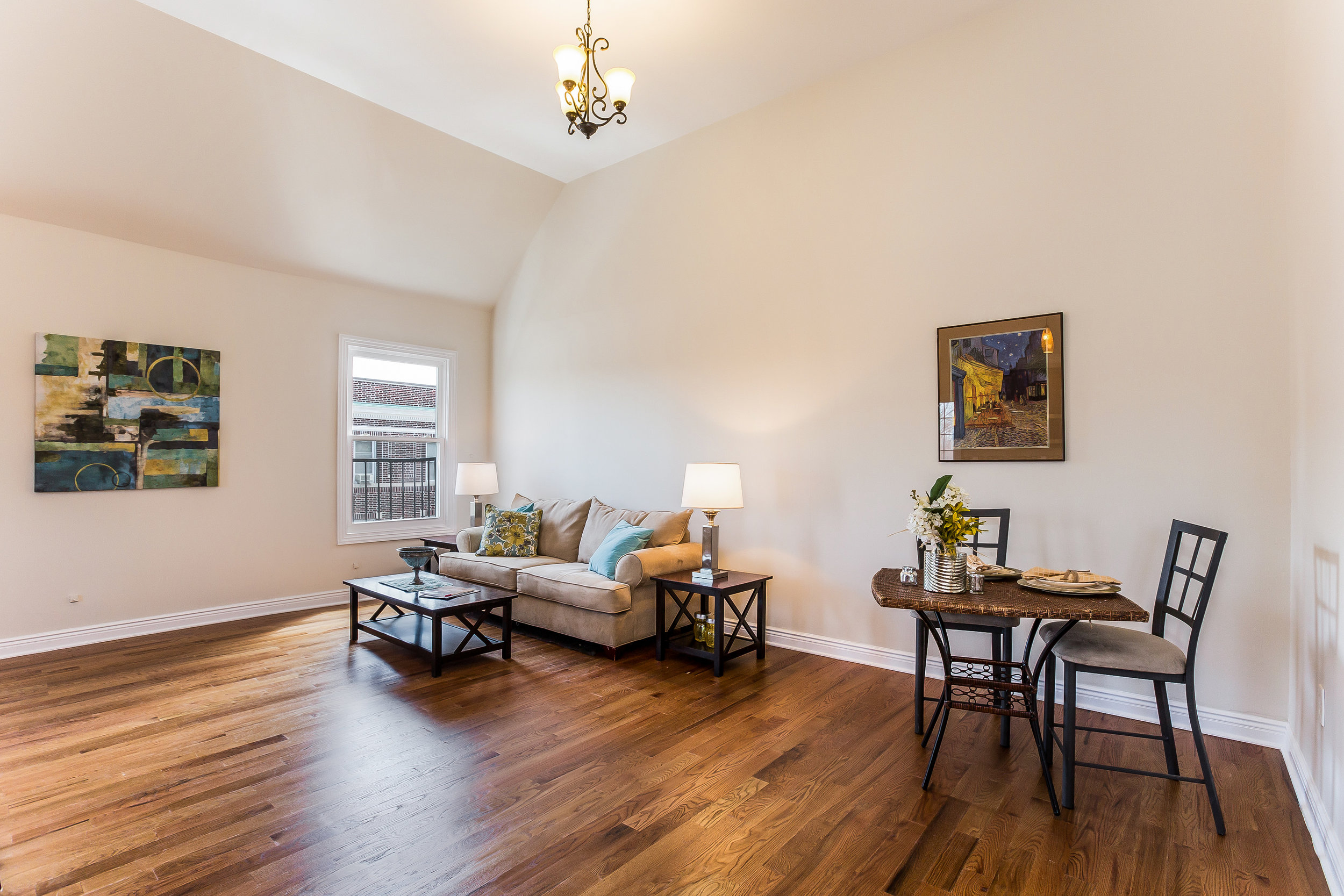 031-Living_Room-3992647-large.jpg