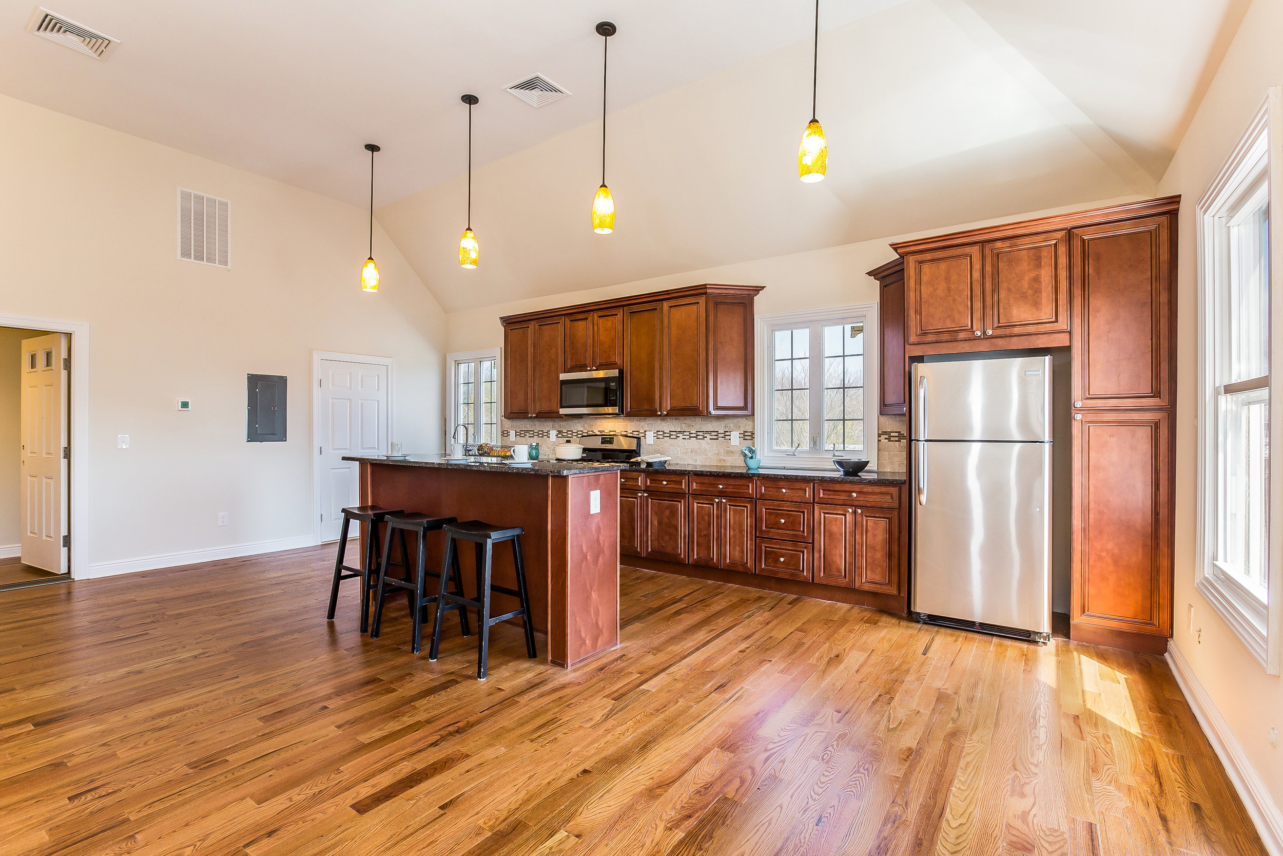 035-Kitchen-3992678-large.jpg