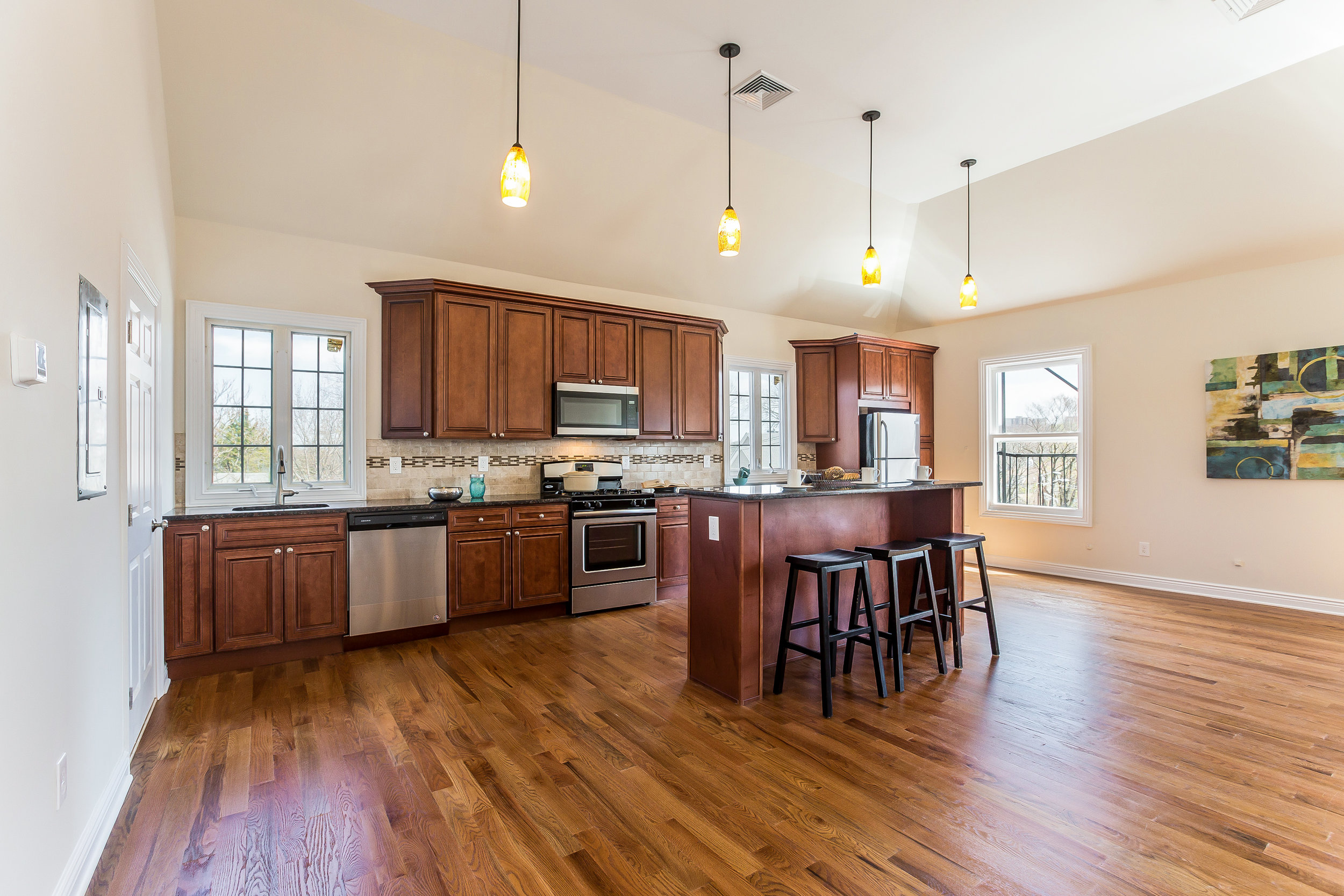 033-Dining_Room-3992658-large.jpg