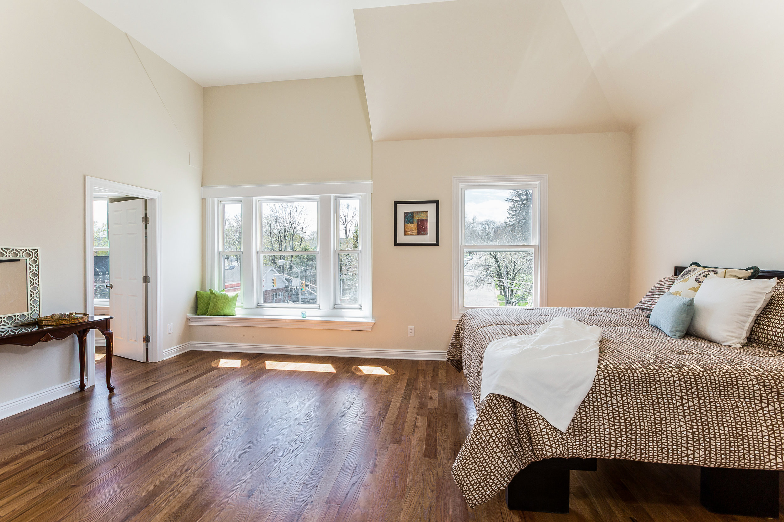 042-Master_Bedroom-3992684-large.jpg