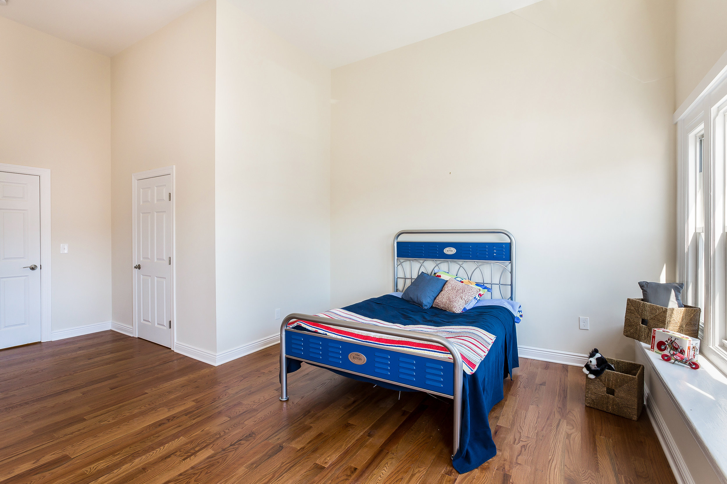053-Bedroom-3992687-large.jpg