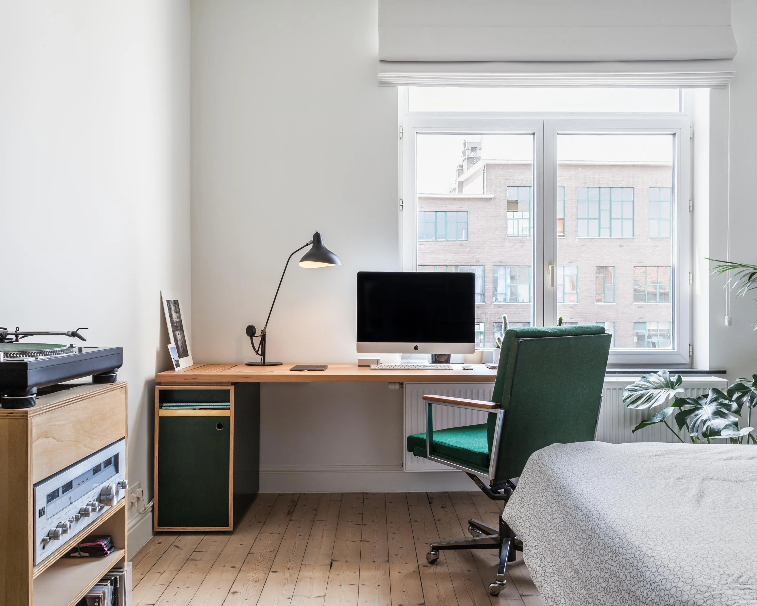 desk in collaboration with bau’m and dinghes