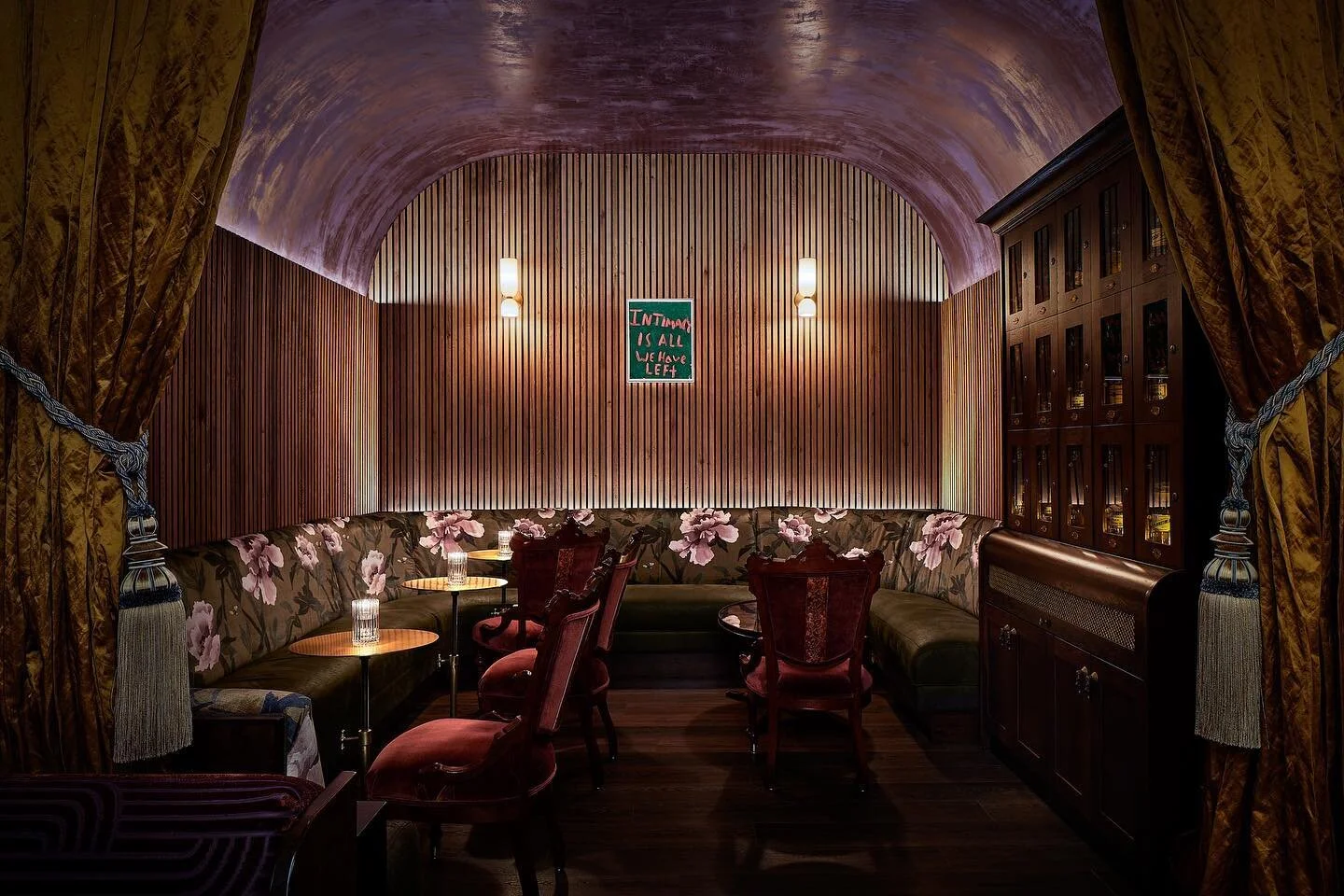 Intimacy is all we have left. If you haven’t heard there is a new painting in this space, done by a member of Thick as Thieves. Go check it out! // #boiseinteriordesign #pnwinteriordesign #pepperdesignco #boisecocktailbar #speakeasy #calledtobe