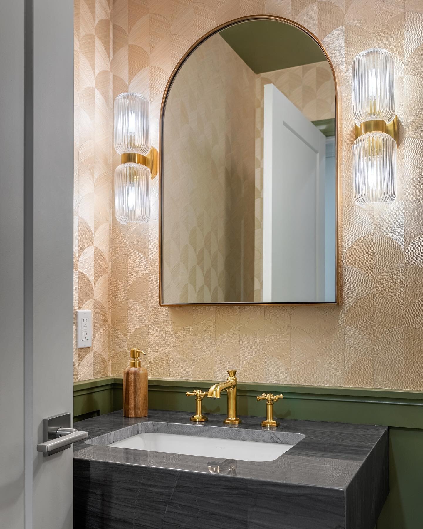 So happy with how this powder room turned out, she glows! 
#boiseinteriordesign #boiseinteriordesigner #powderroom #wallpaper #boisehomes #pepperdesignco