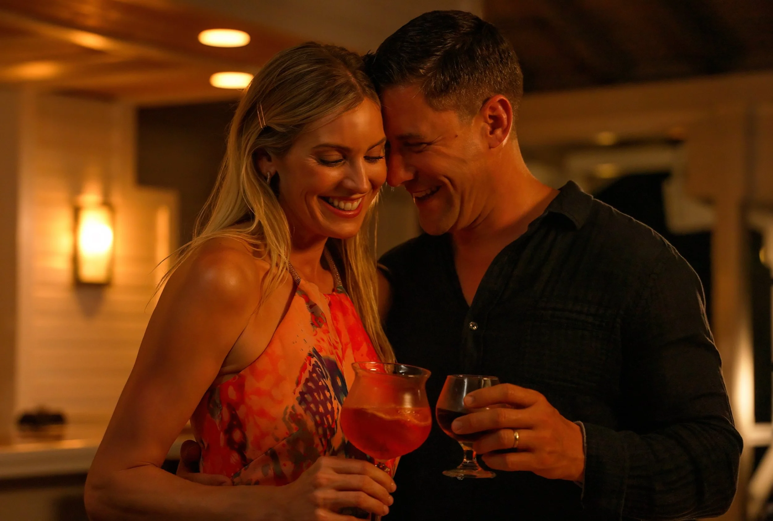 couples_bar_night004_crop.jpg