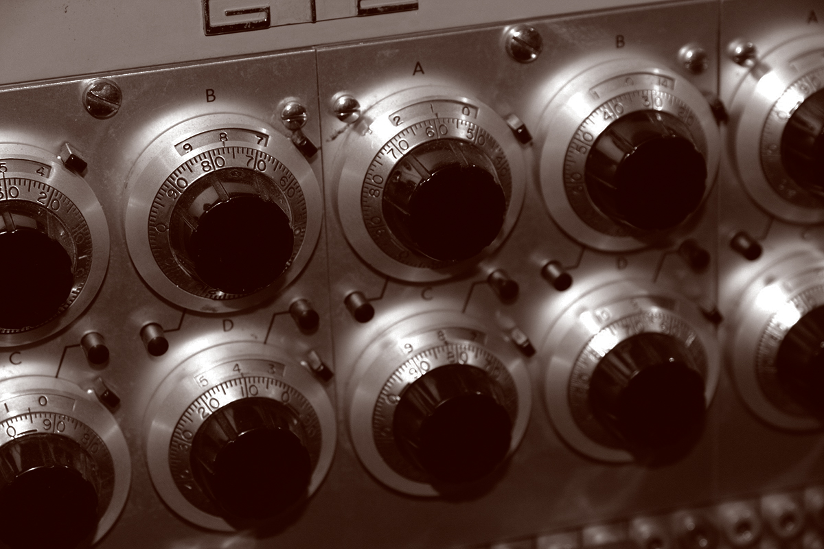 analog-1346072_1920.jpg